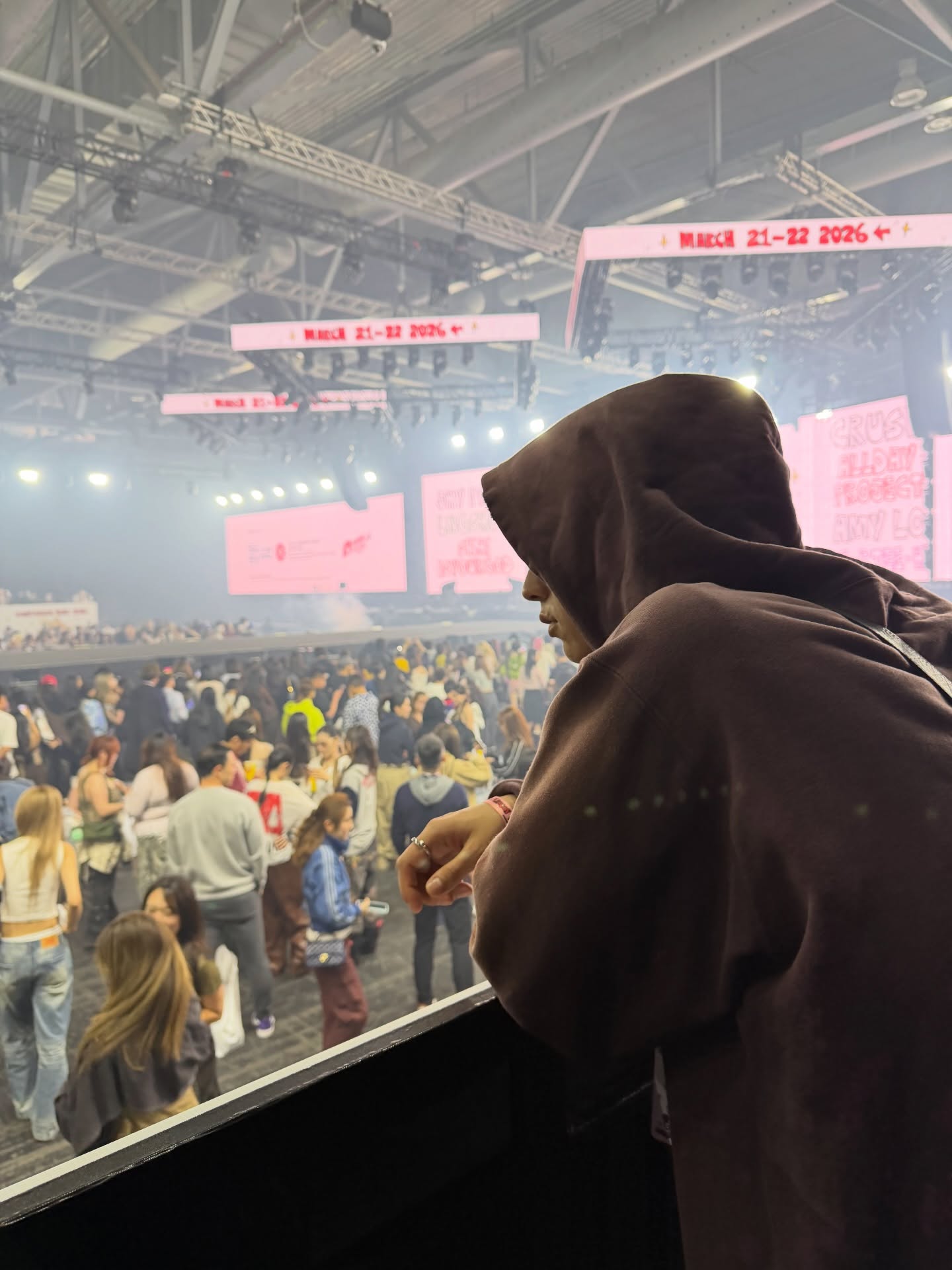 ไบร์ท - วชิรวิชญ์ ชีวอารี