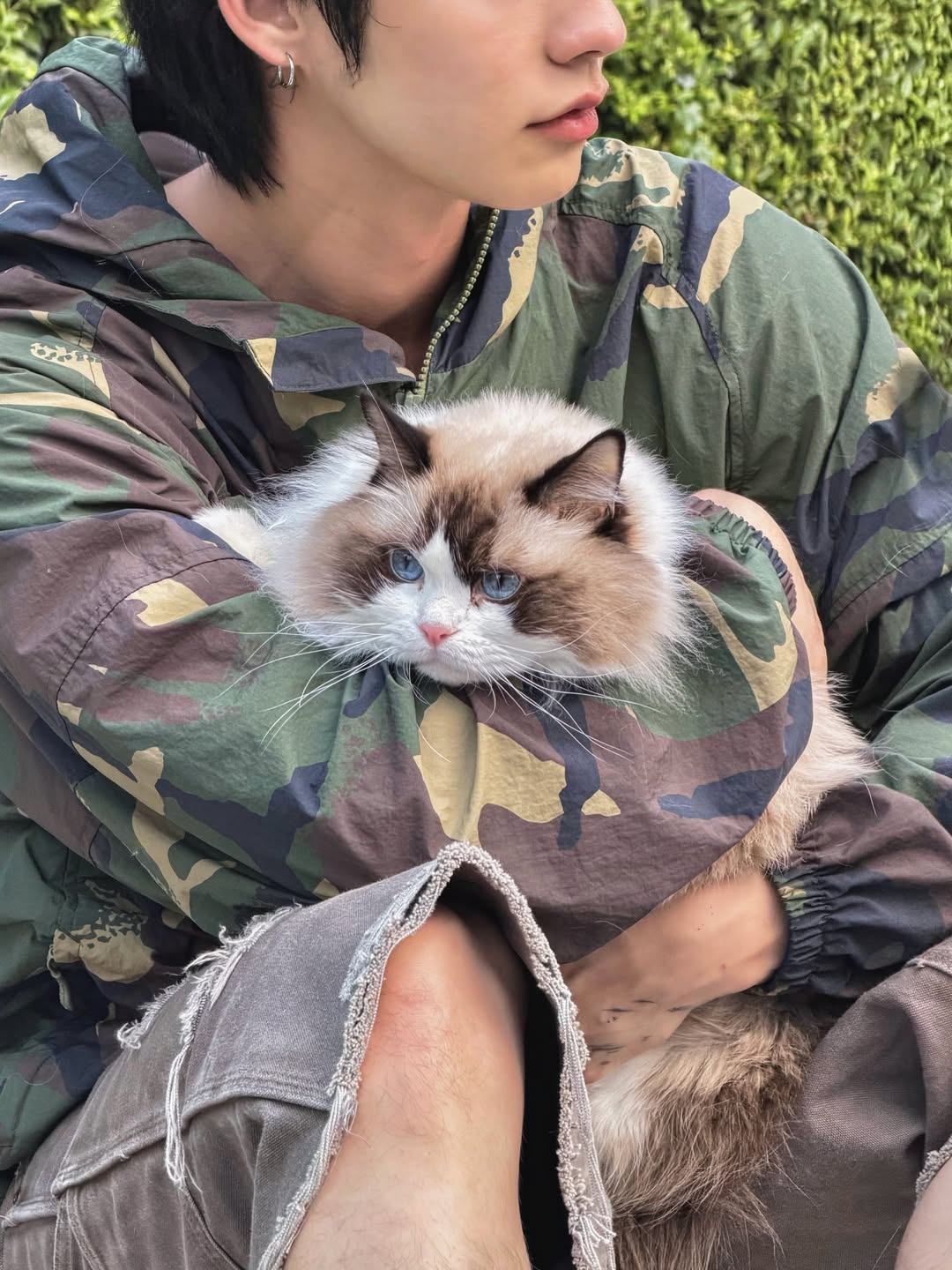 ไบร์ท - วชิรวิชญ์ ชีวอารี