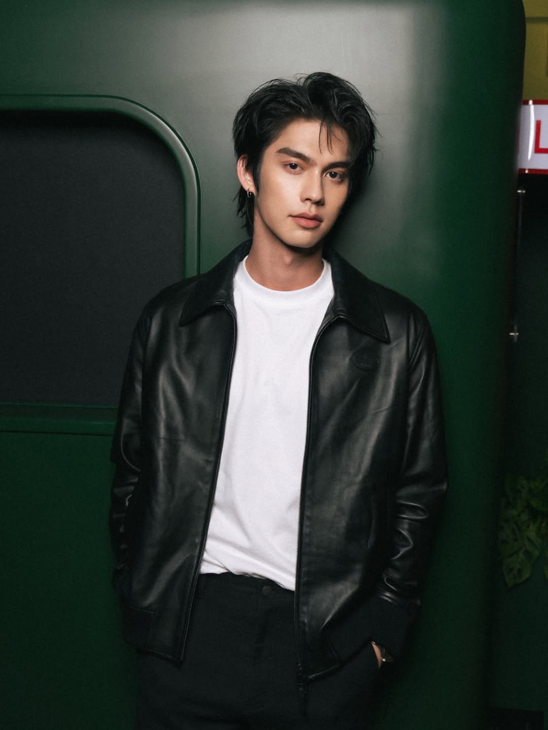 ไบร์ท - วชิรวิชญ์ ชีวอารี
