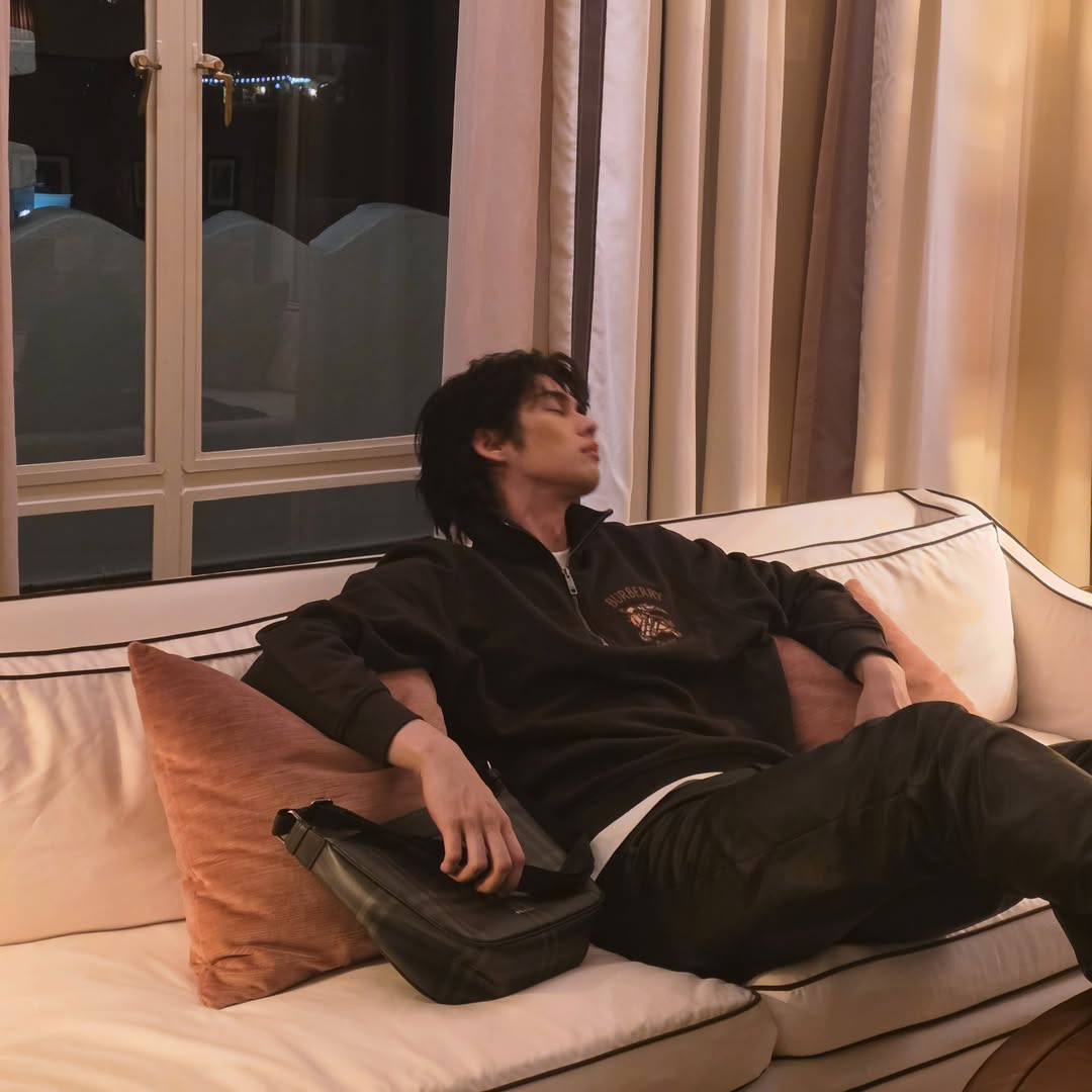 ไบร์ท - วชิรวิชญ์ ชีวอารี