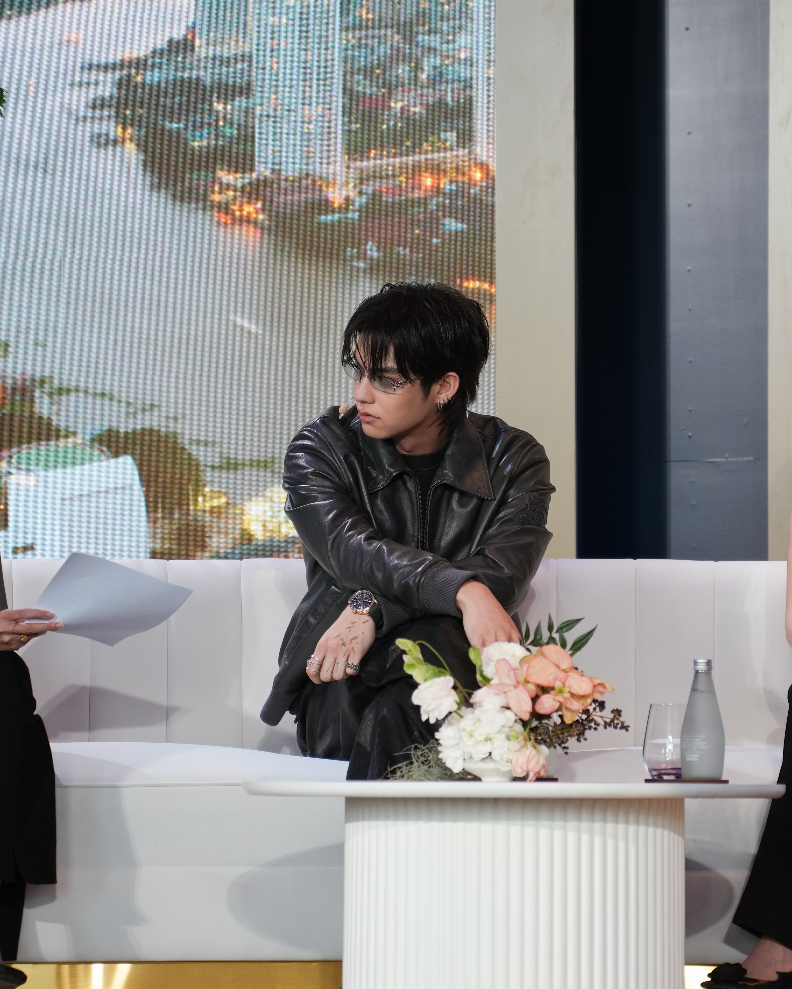ไบร์ท - วชิรวิชญ์ ชีวอารี