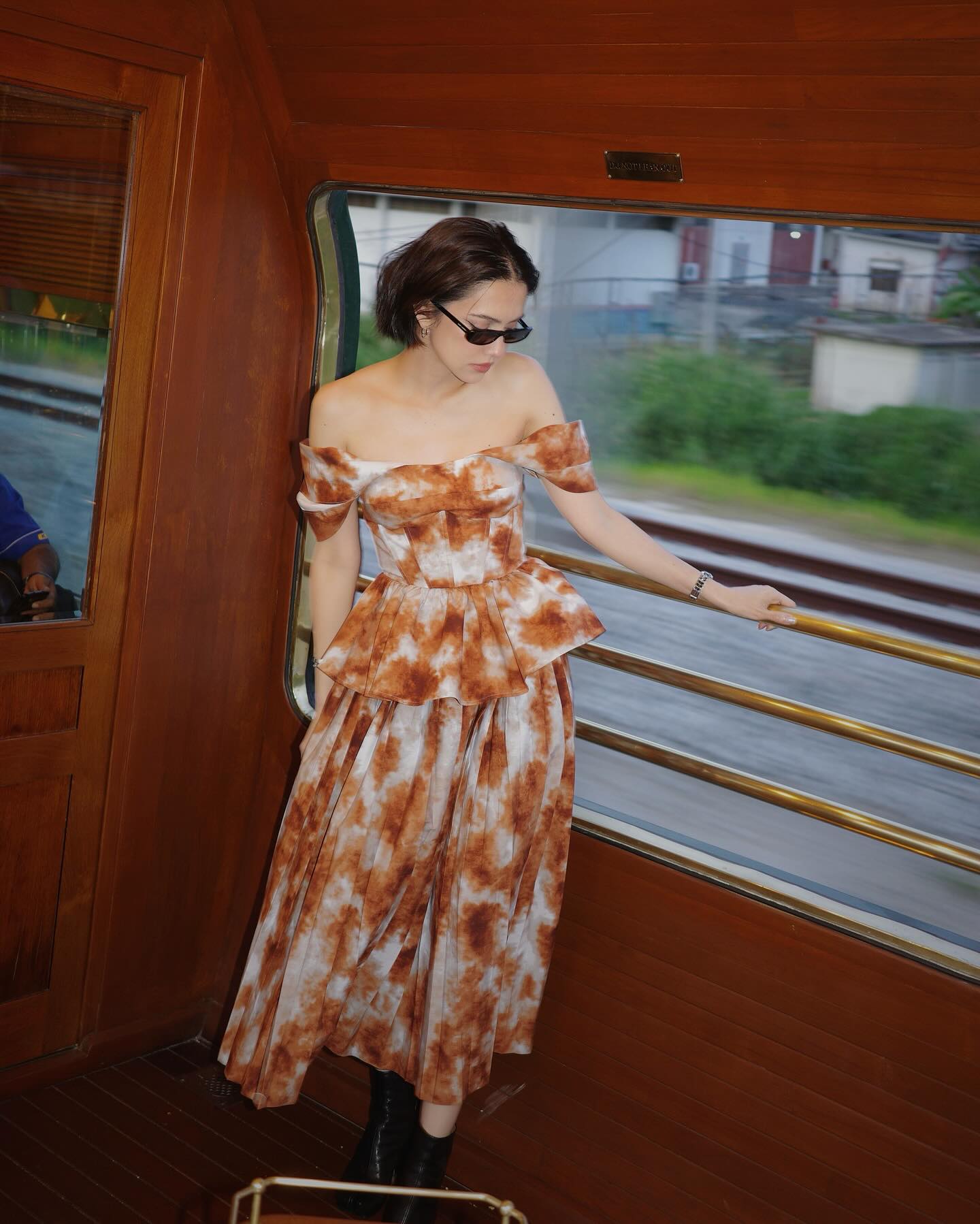 ซาร่า เล็กจ์