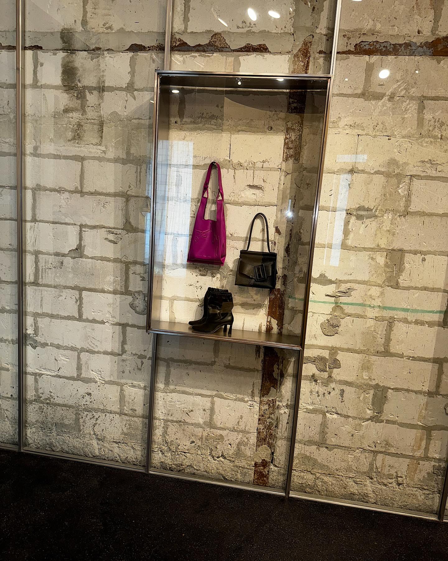 ซาร่า เล็กจ์