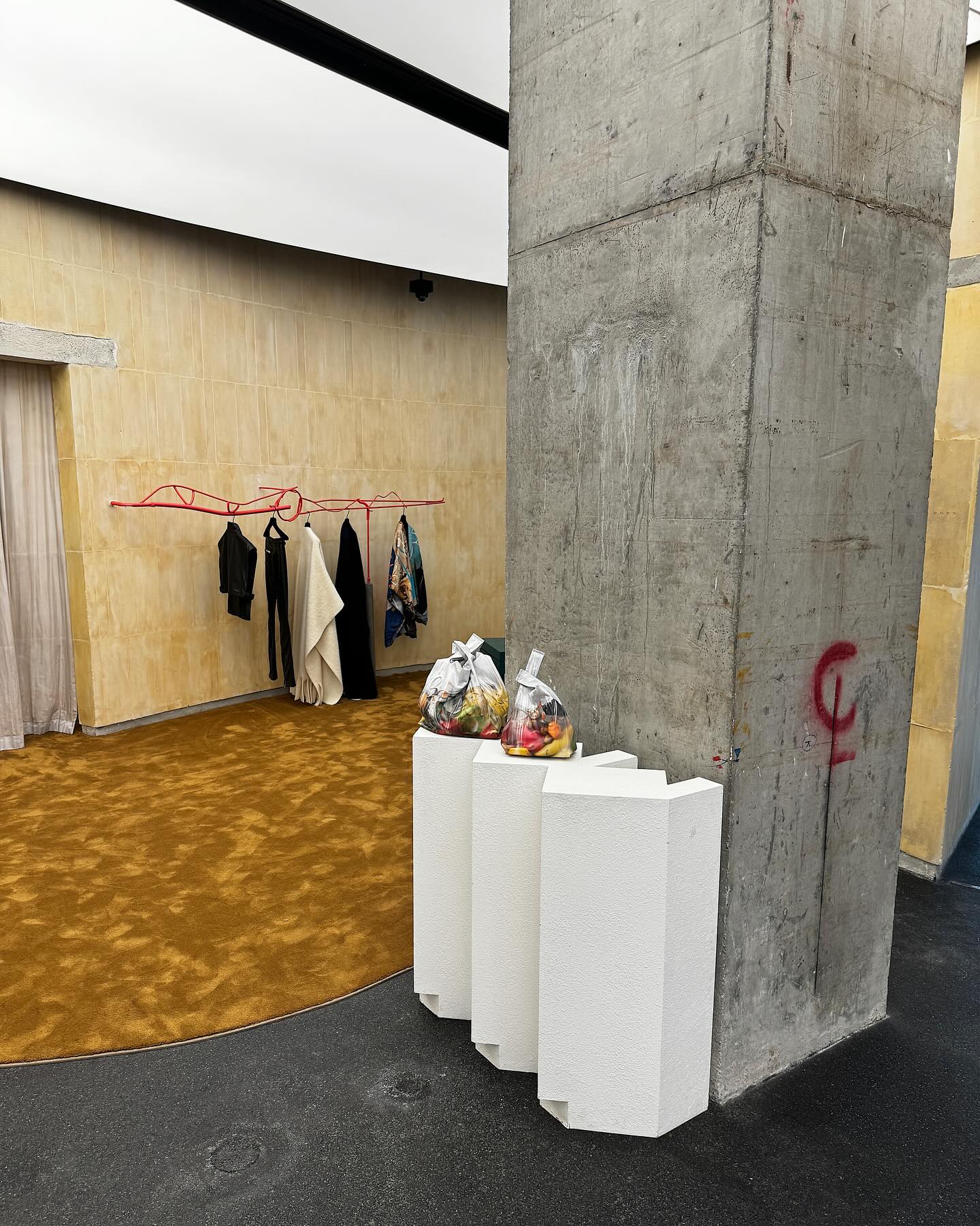 ซาร่า เล็กจ์