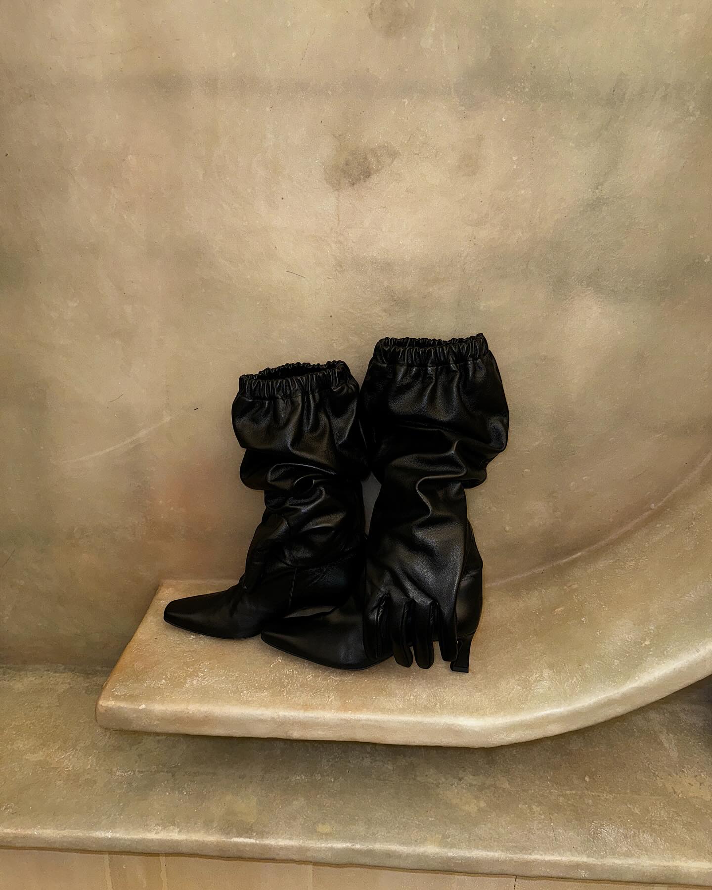 ซาร่า เล็กจ์