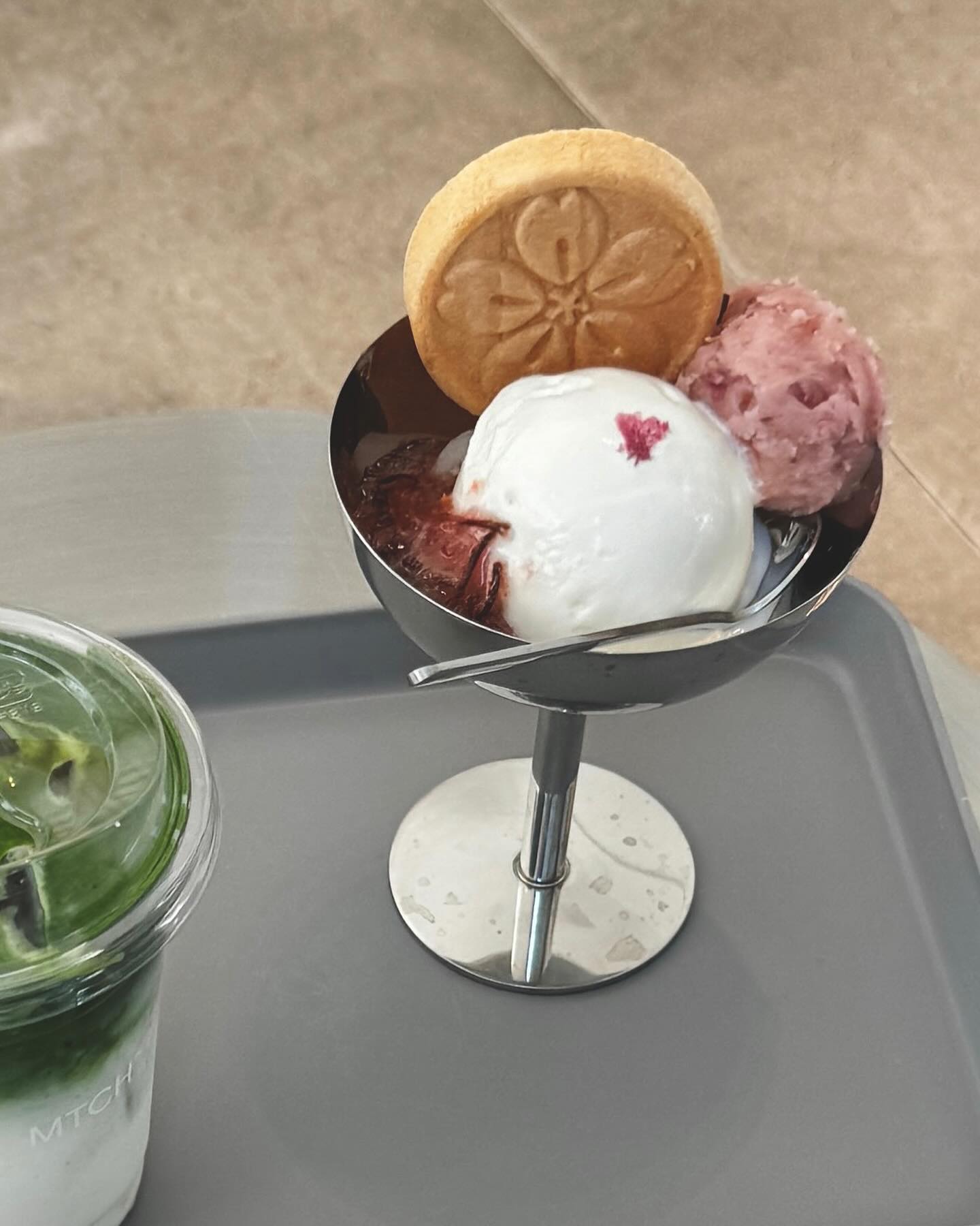 ซาร่า เล็กจ์