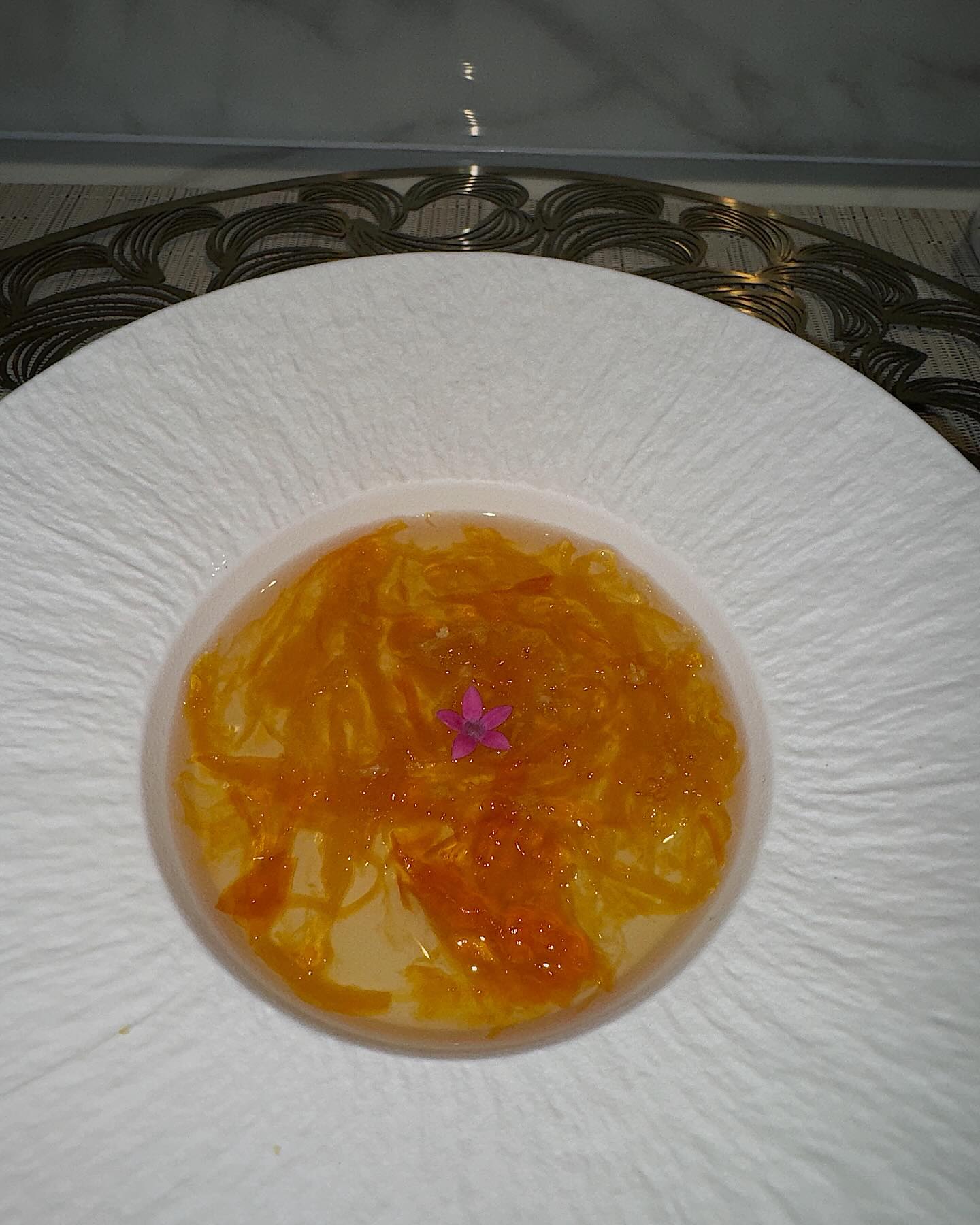 ซาร่า เล็กจ์