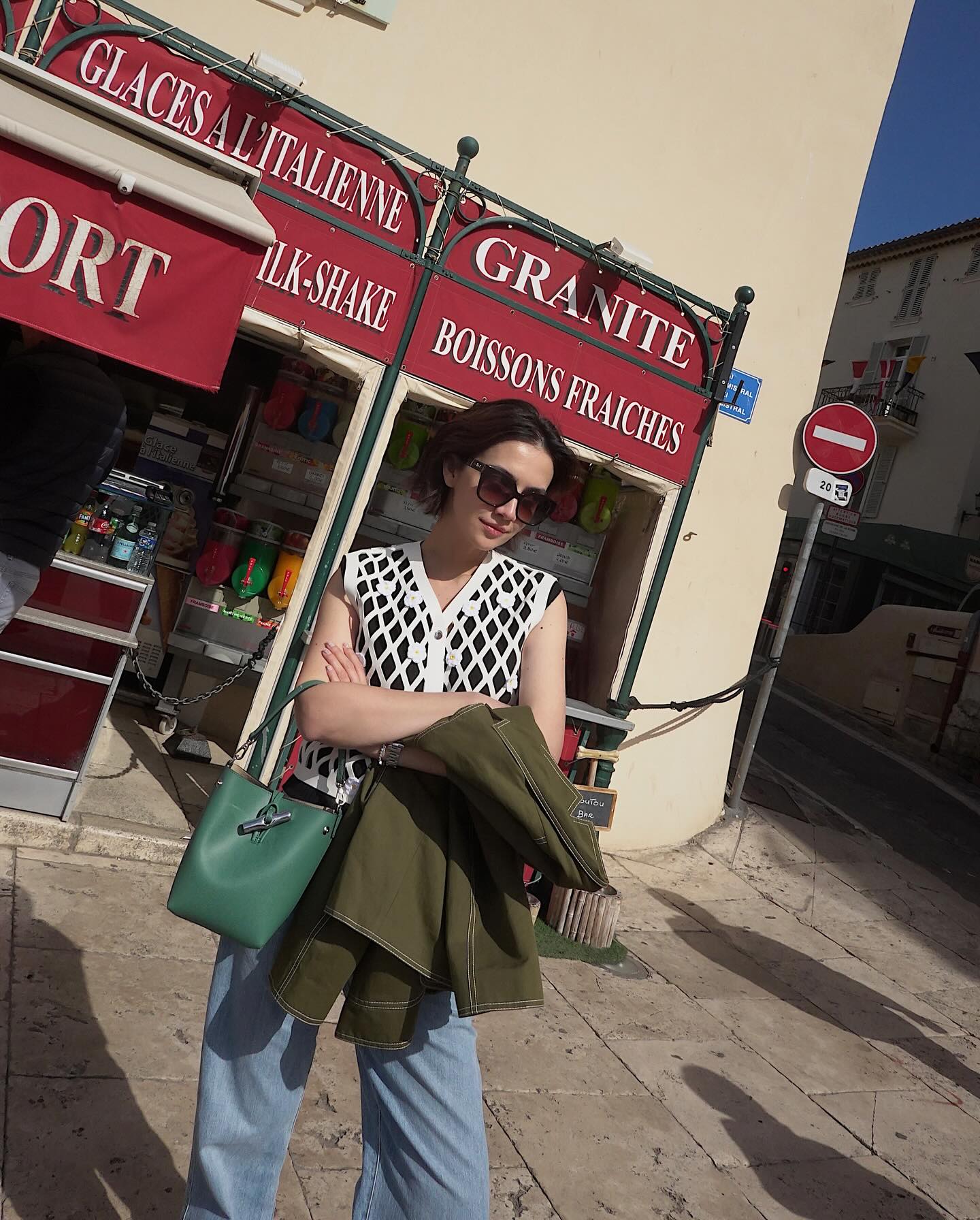 ซาร่า เล็กจ์