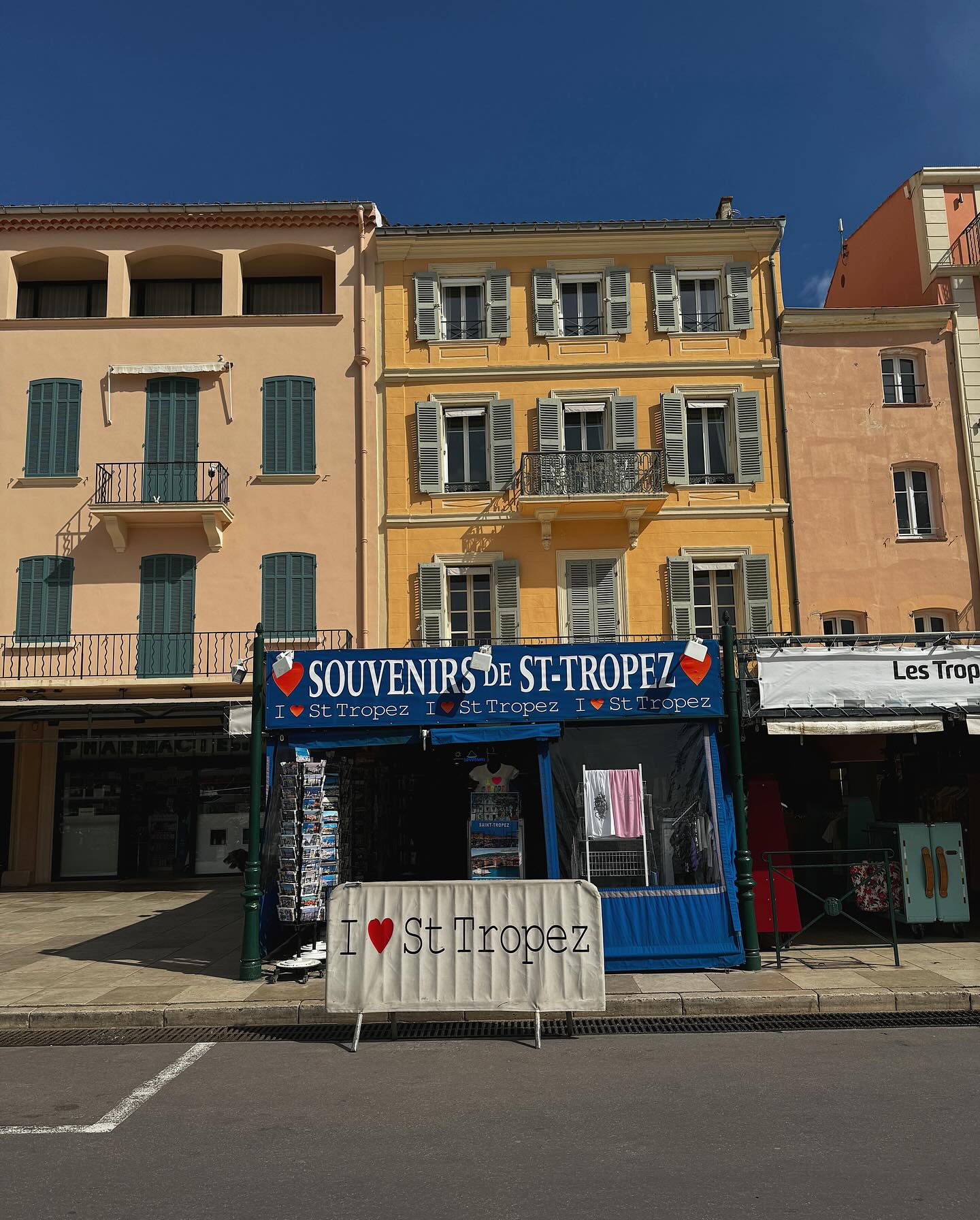 ซาร่า เล็กจ์