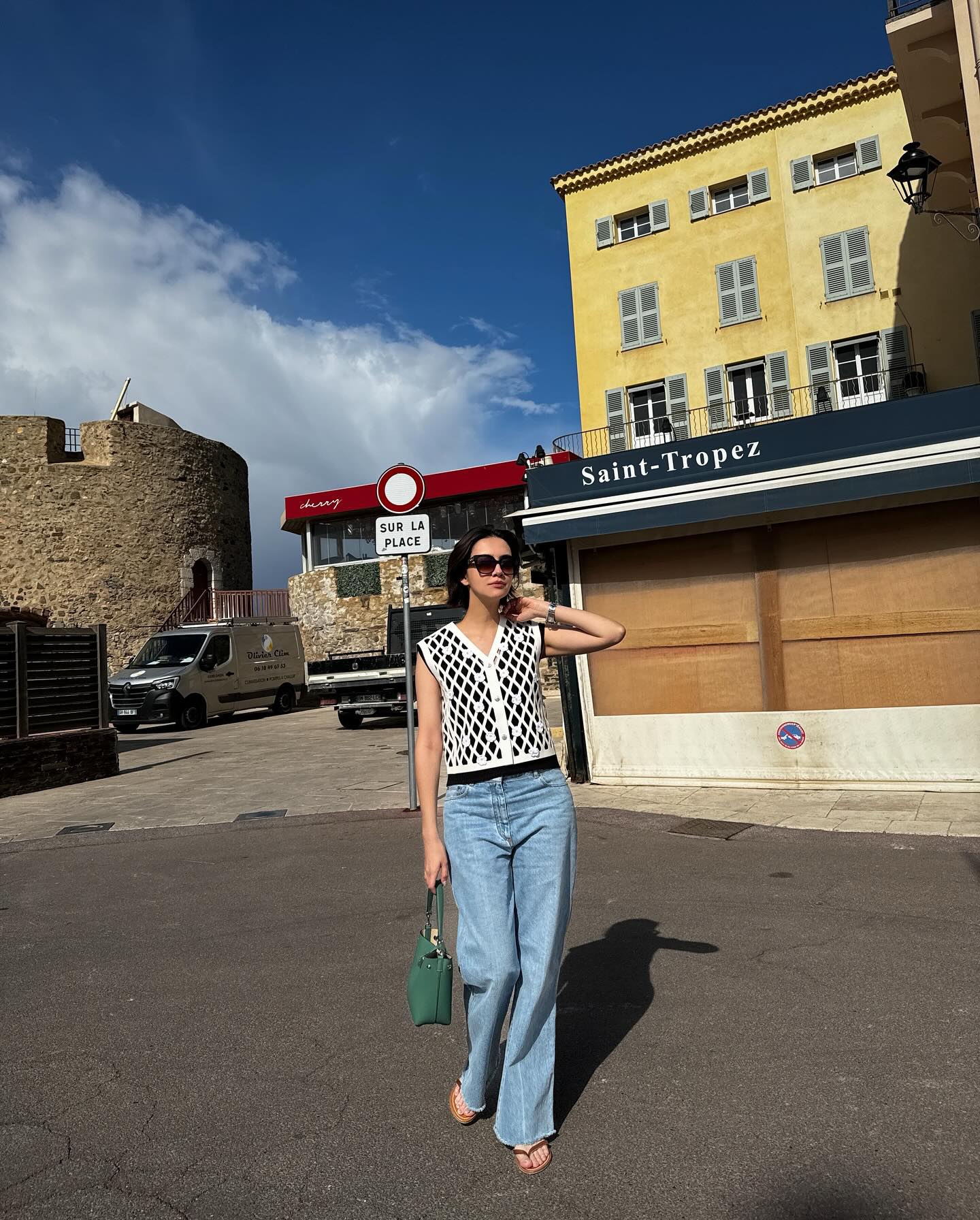 ซาร่า เล็กจ์