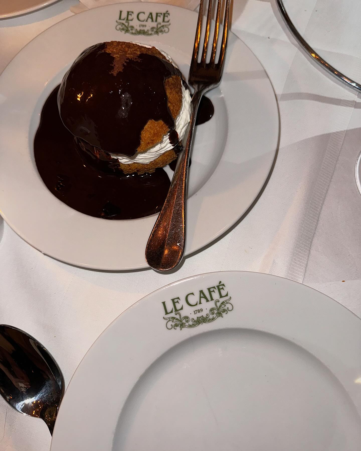 ซาร่า เล็กจ์