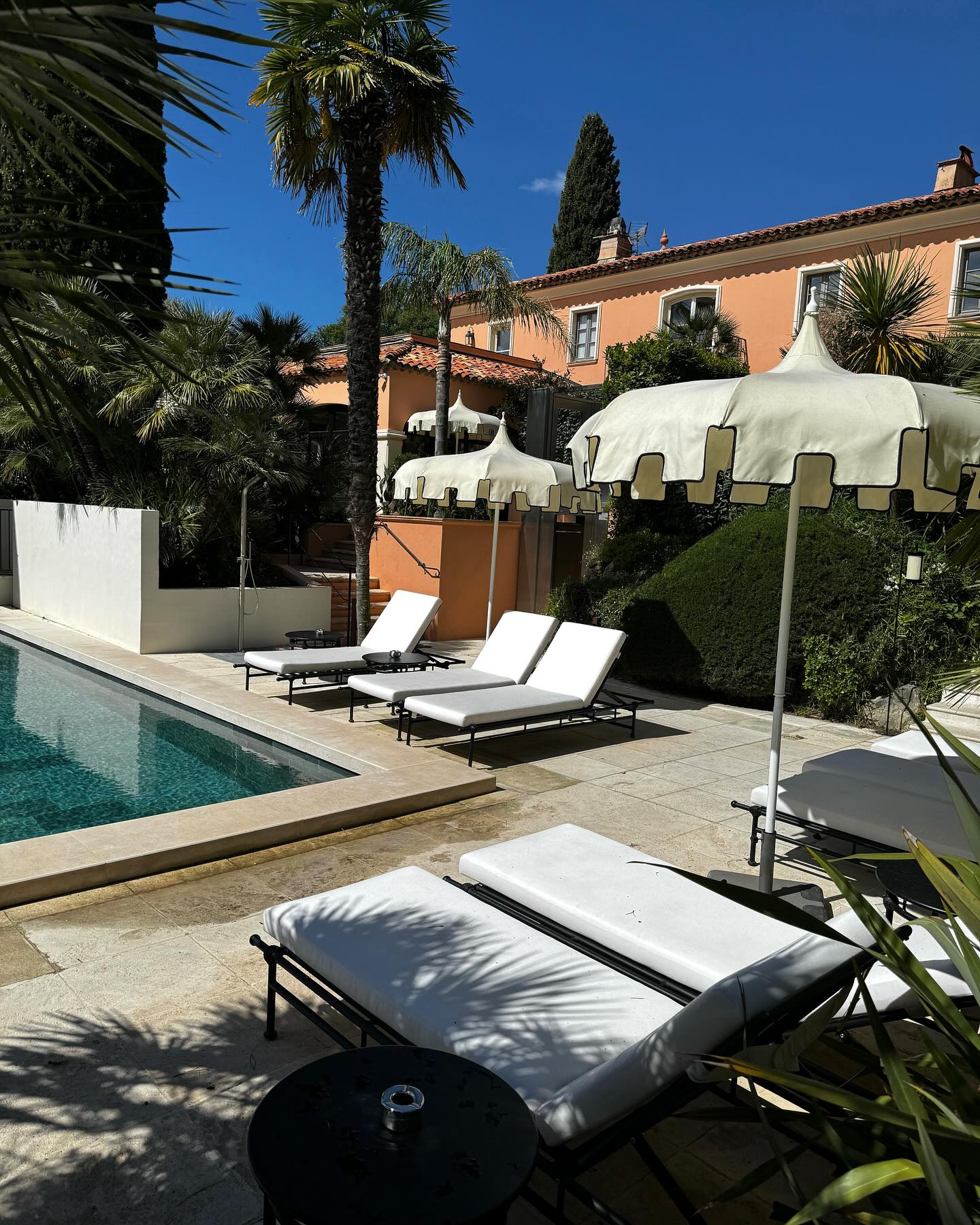 ซาร่า เล็กจ์