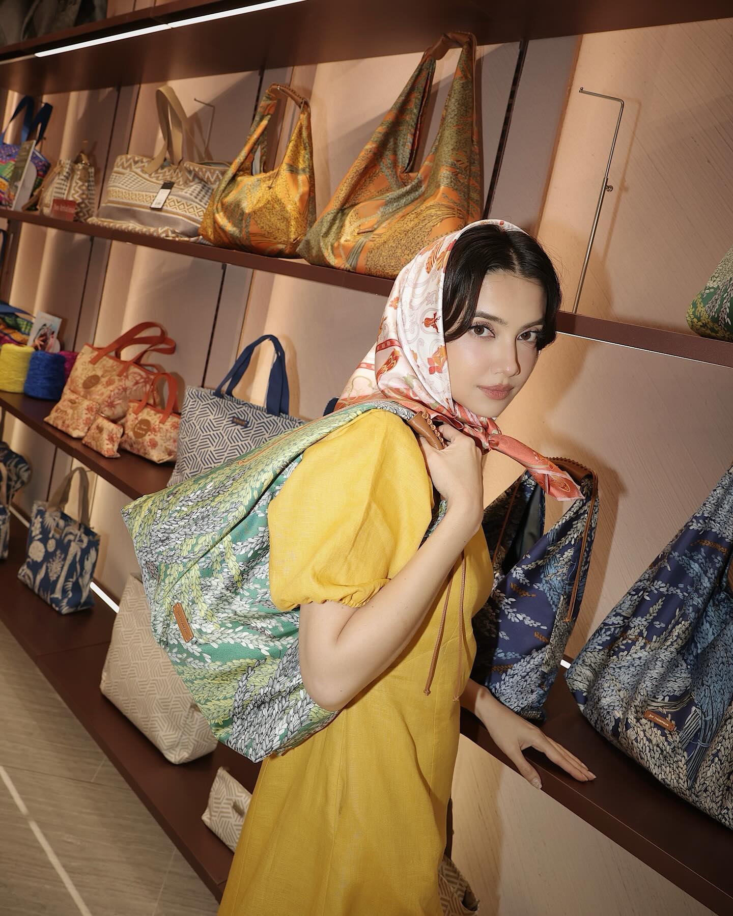 ซาร่า เล็กจ์