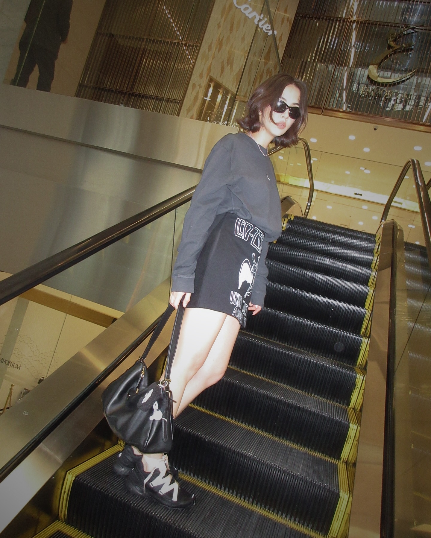 ซาร่า เล็กจ์