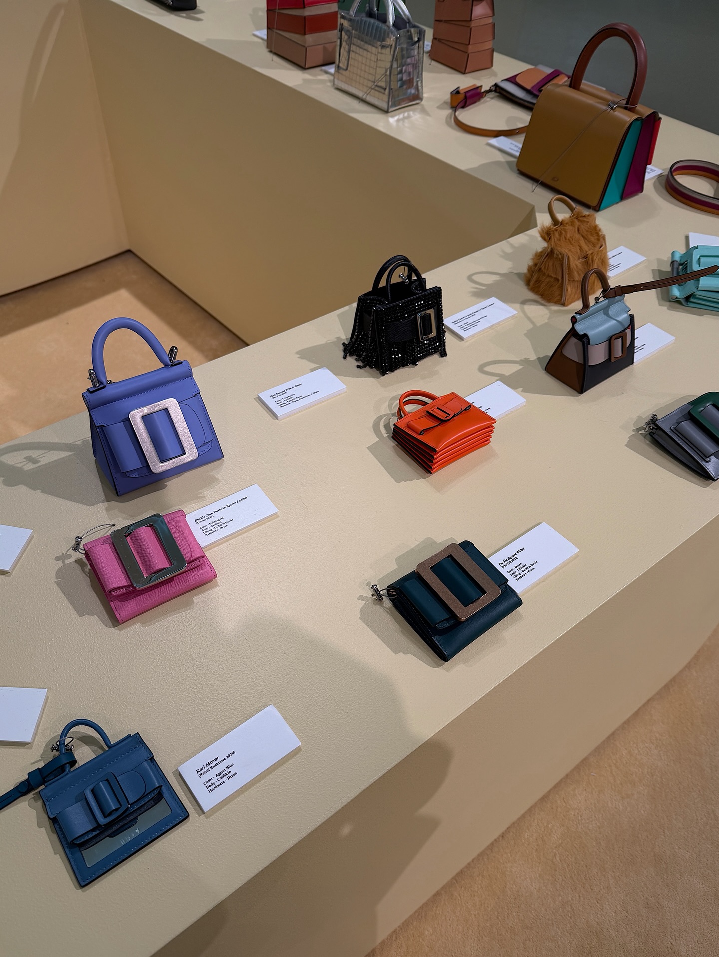 ซาร่า เล็กจ์