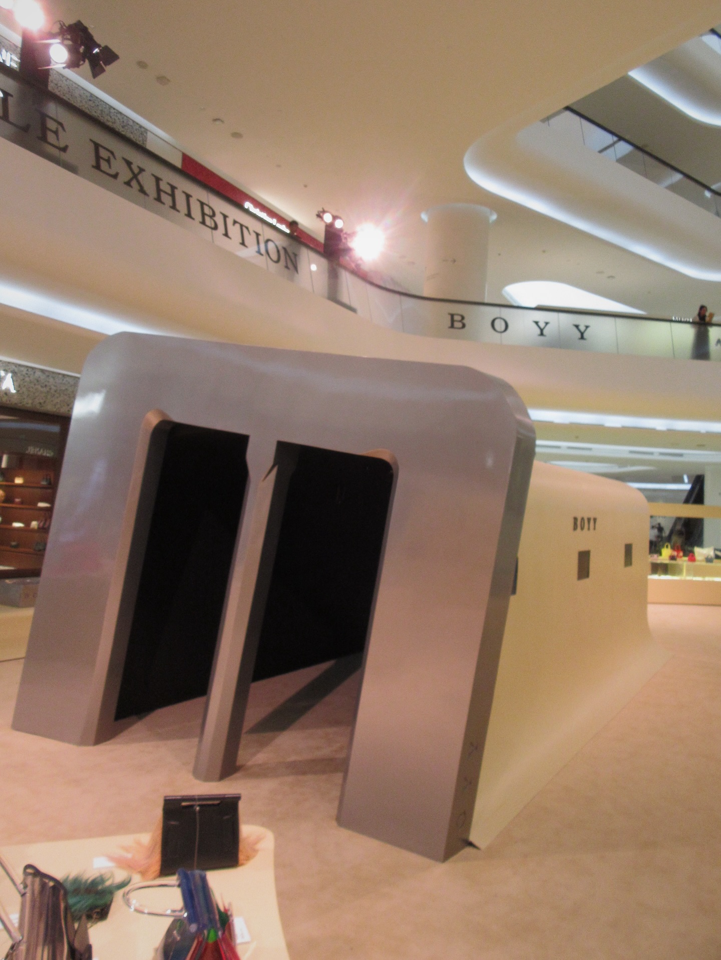 ซาร่า เล็กจ์