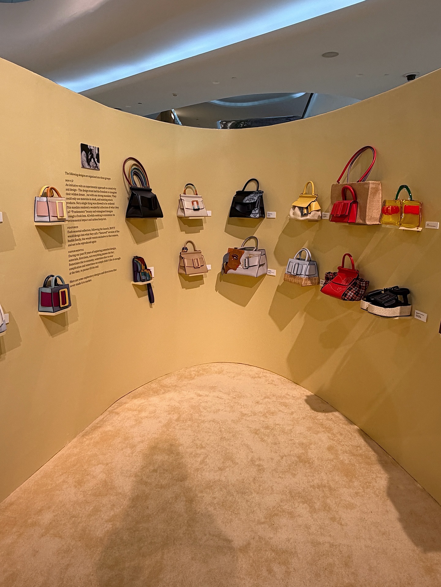 ซาร่า เล็กจ์