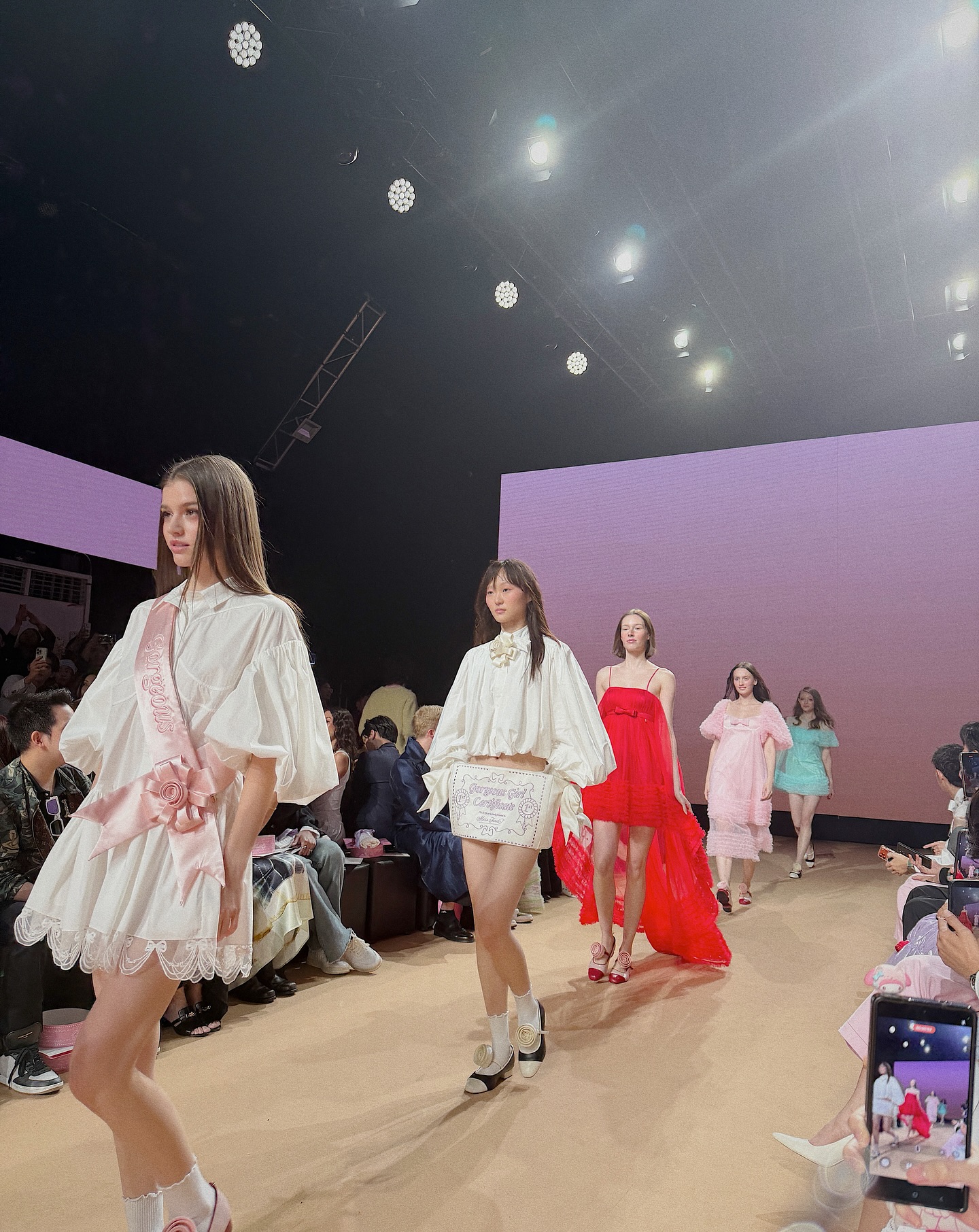 ซาร่า เล็กจ์