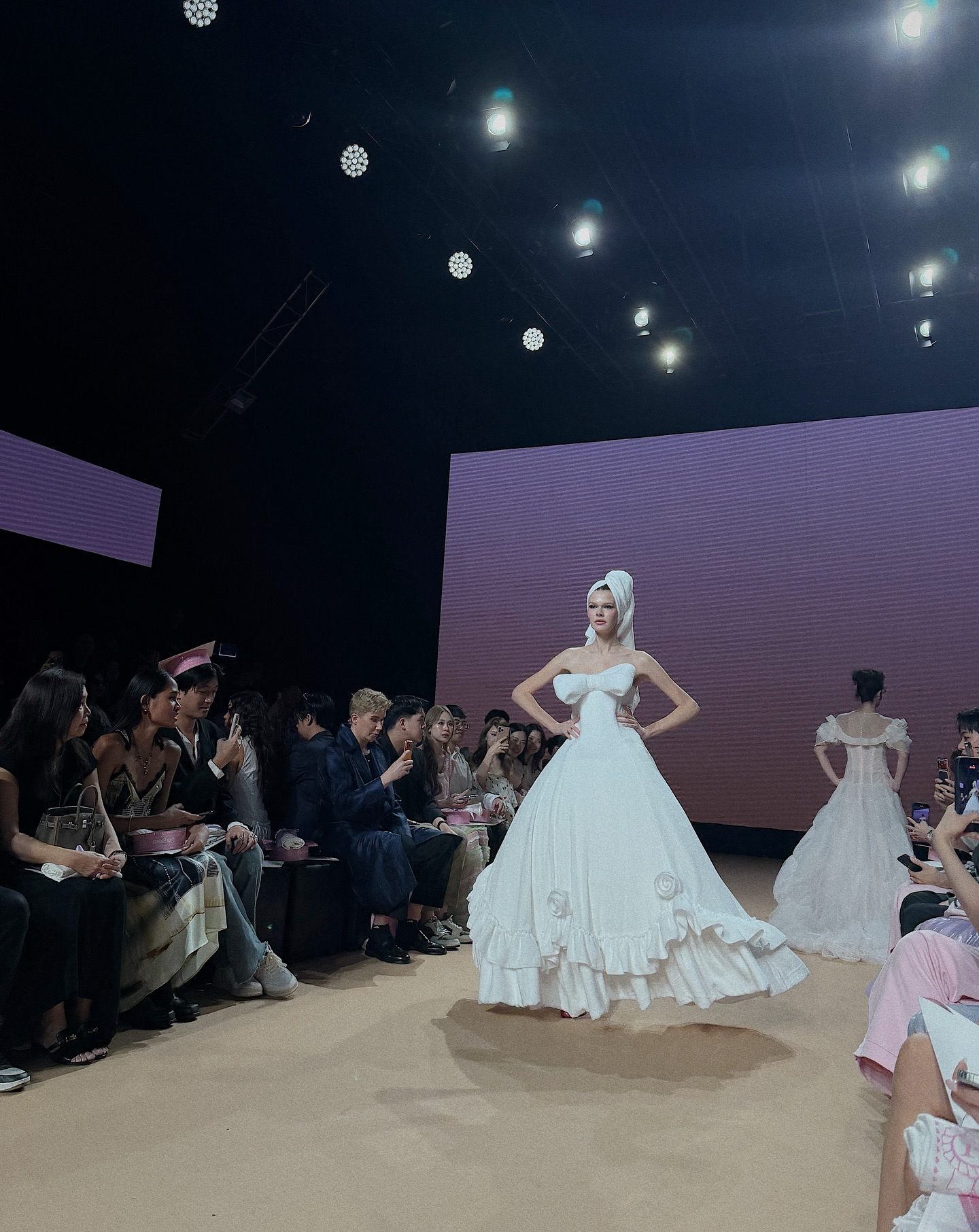 ซาร่า เล็กจ์