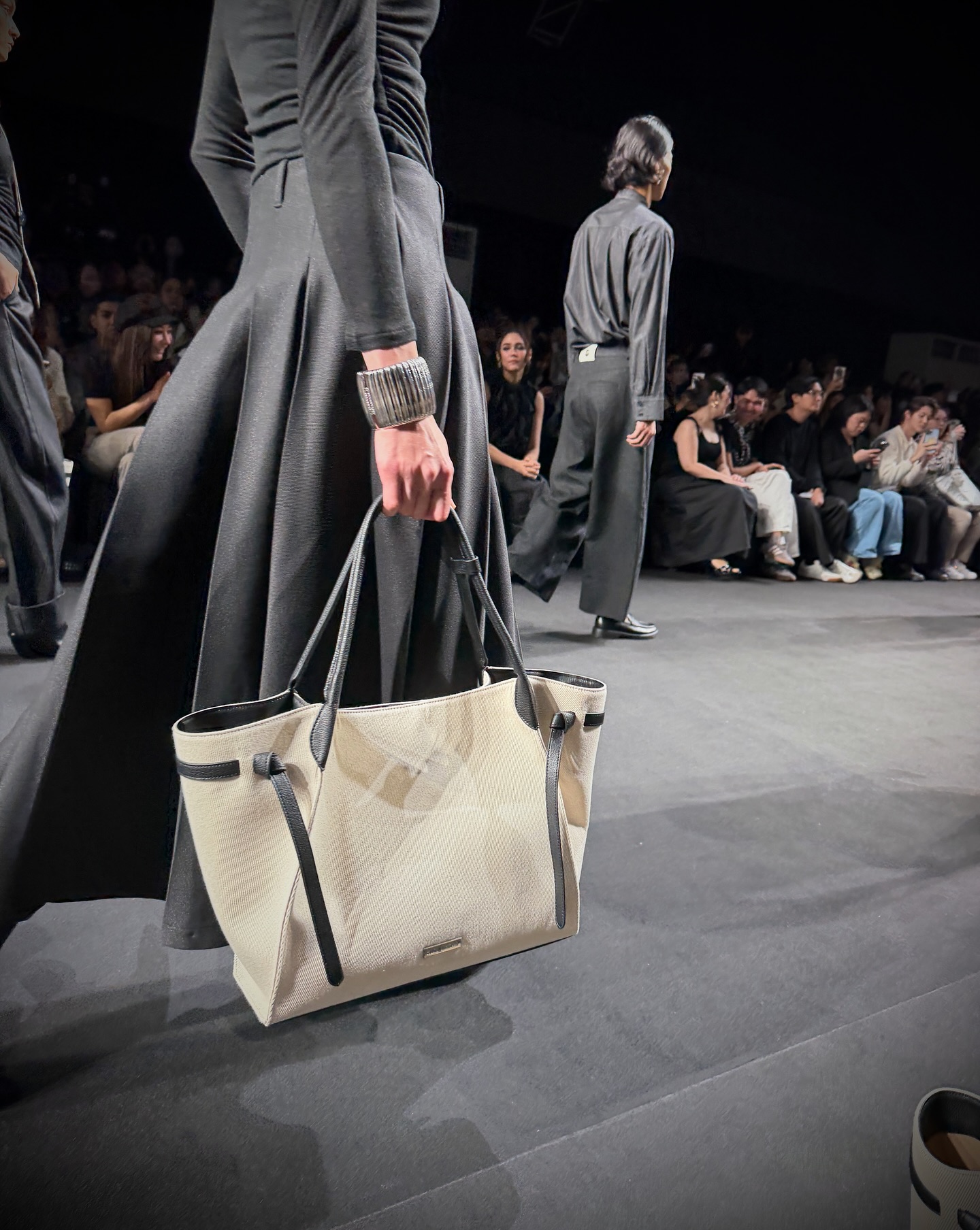 ซาร่า เล็กจ์