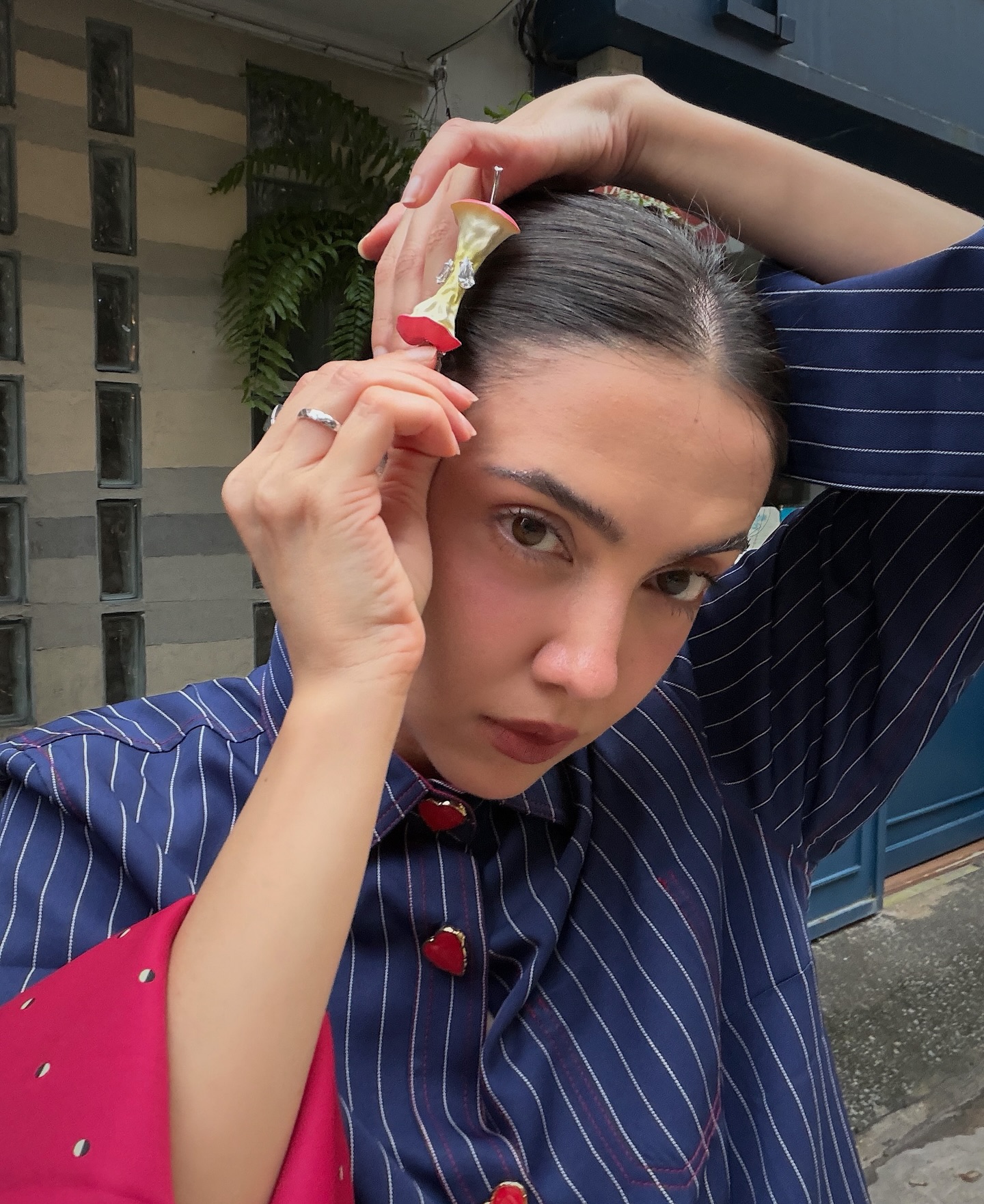 ซาร่า เล็กจ์