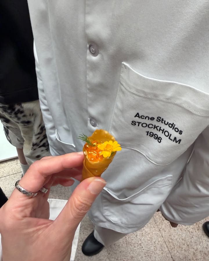 ซาร่า เล็กจ์