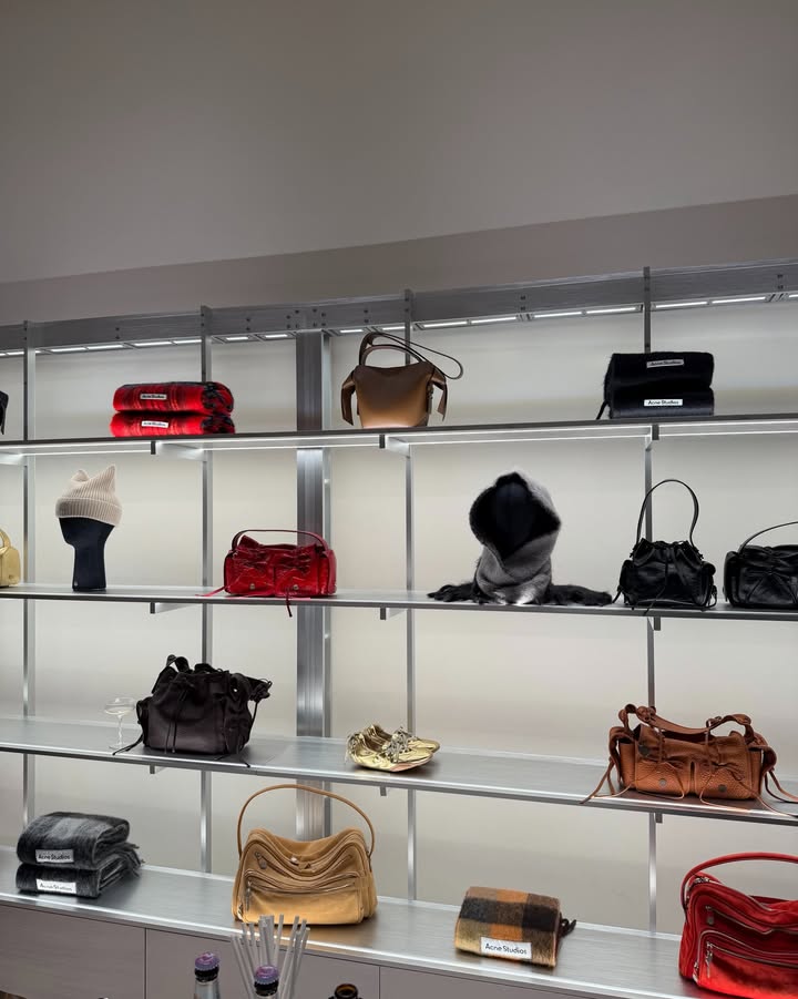 ซาร่า เล็กจ์