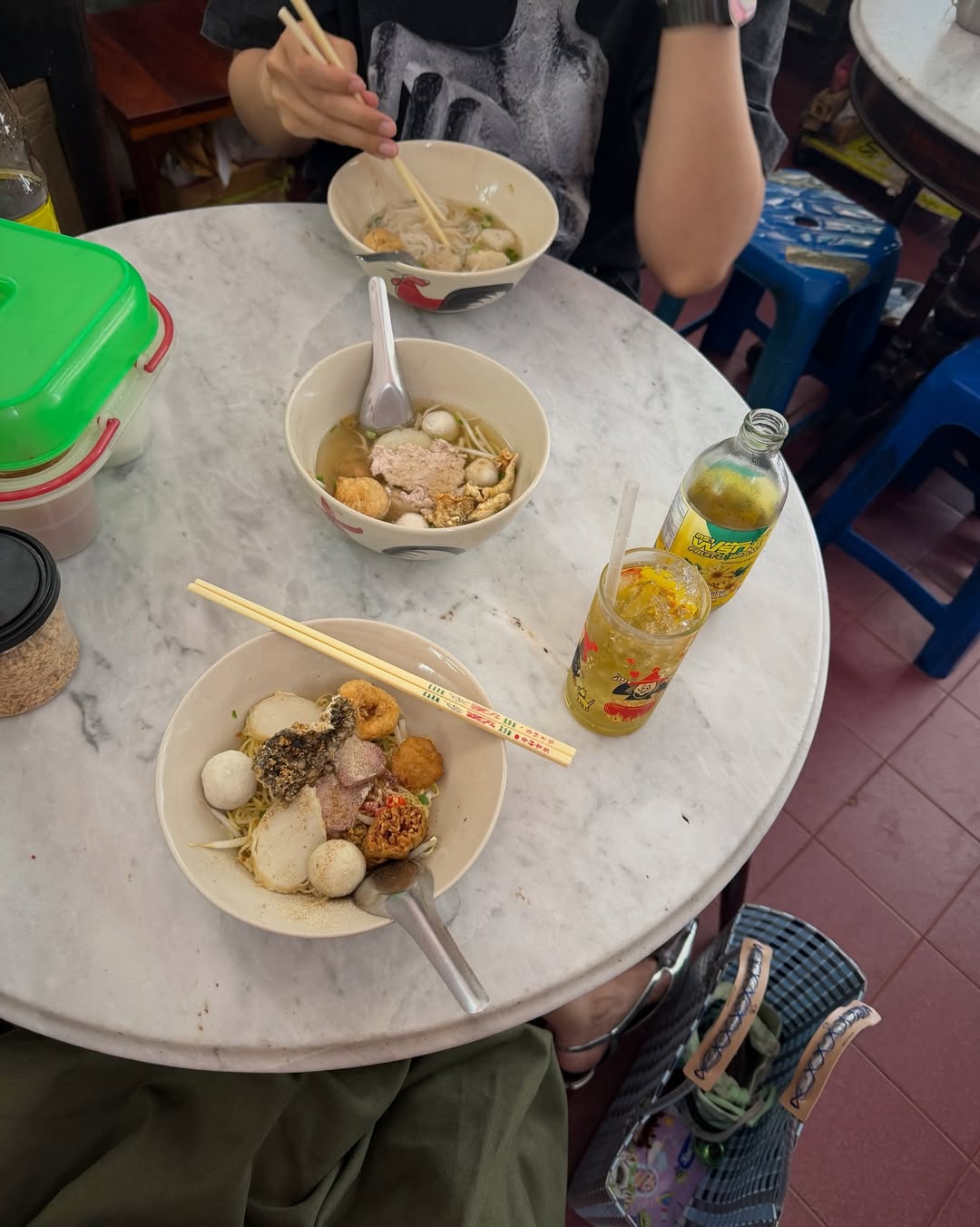 ซาร่า เล็กจ์