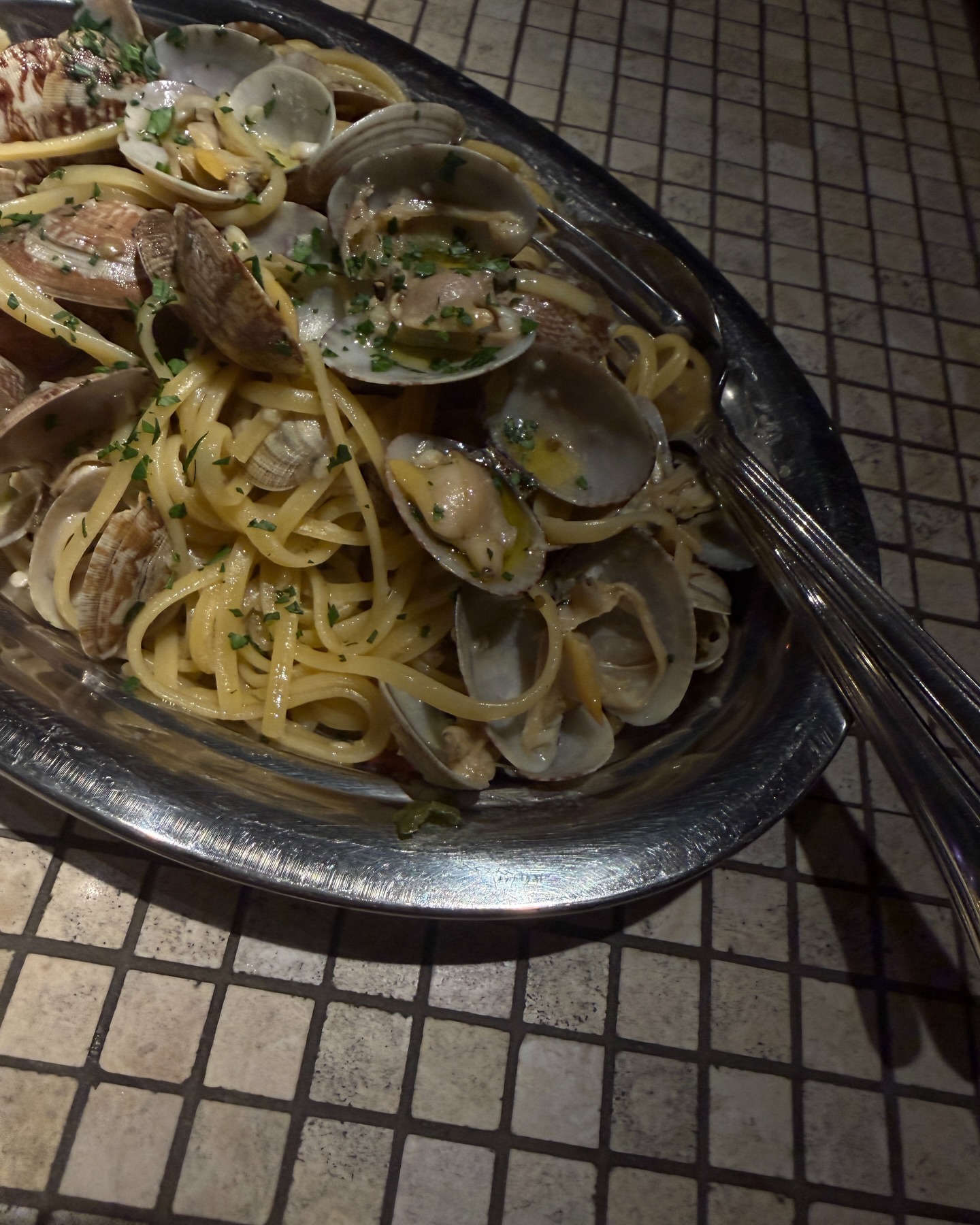 ซาร่า เล็กจ์