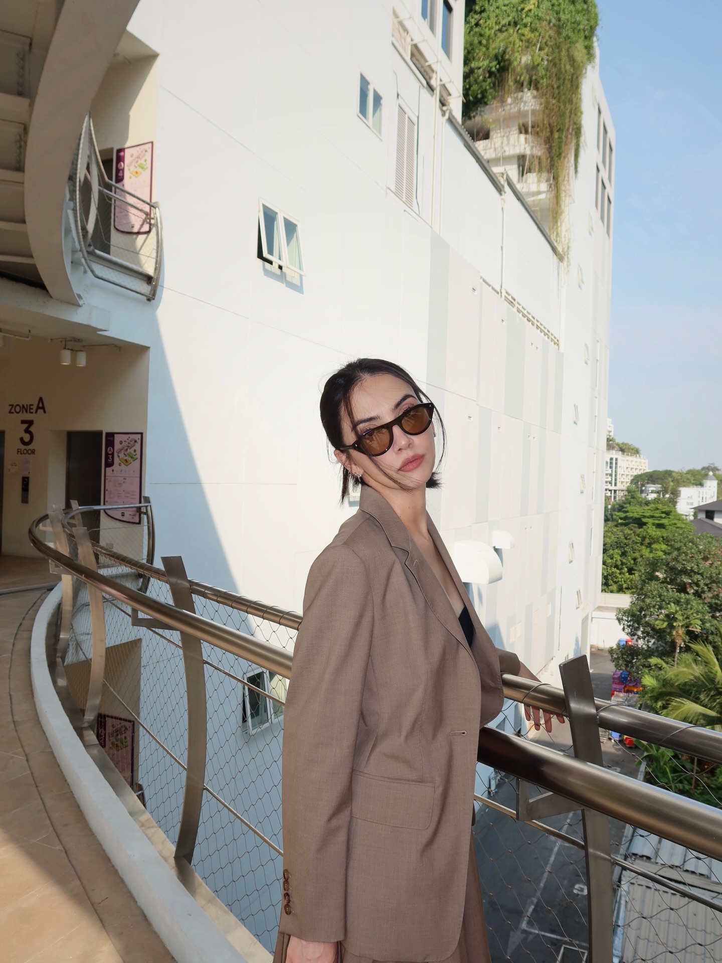 ซาร่า เล็กจ์