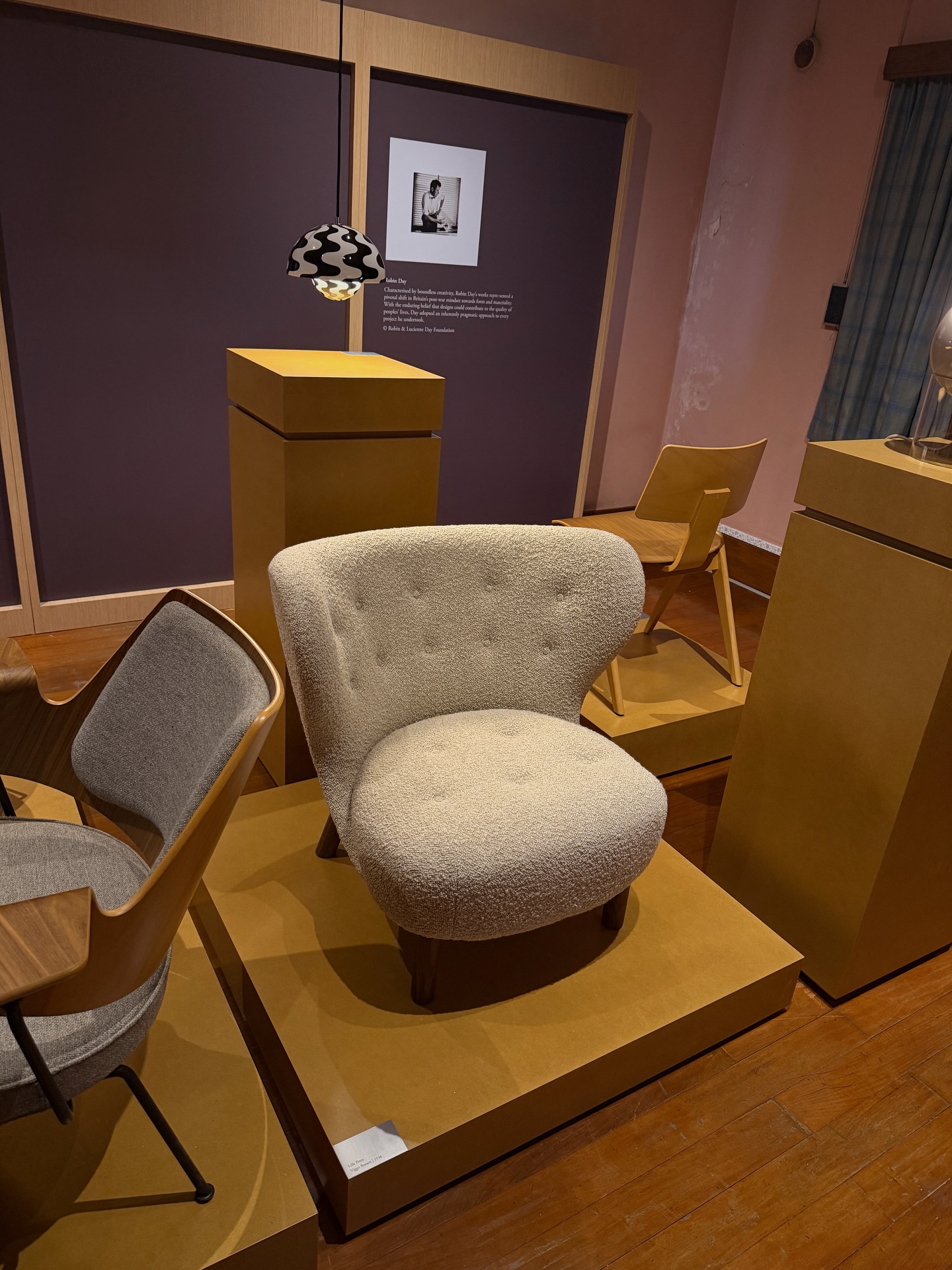 ซาร่า เล็กจ์