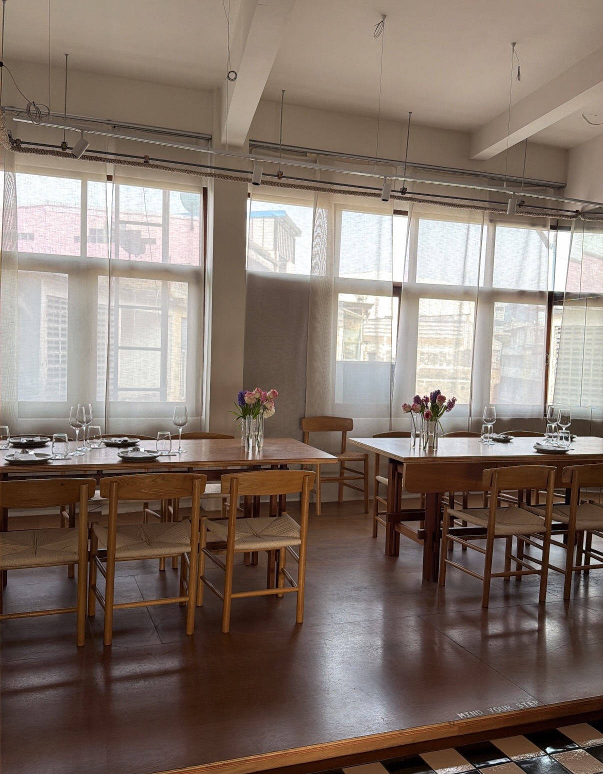 ซาร่า เล็กจ์