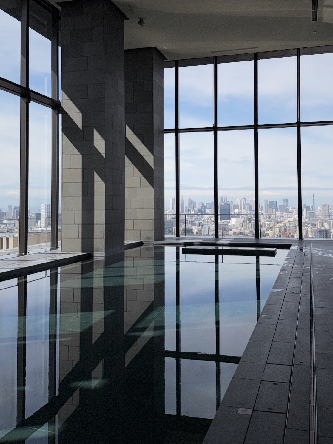 ซาร่า เล็กจ์