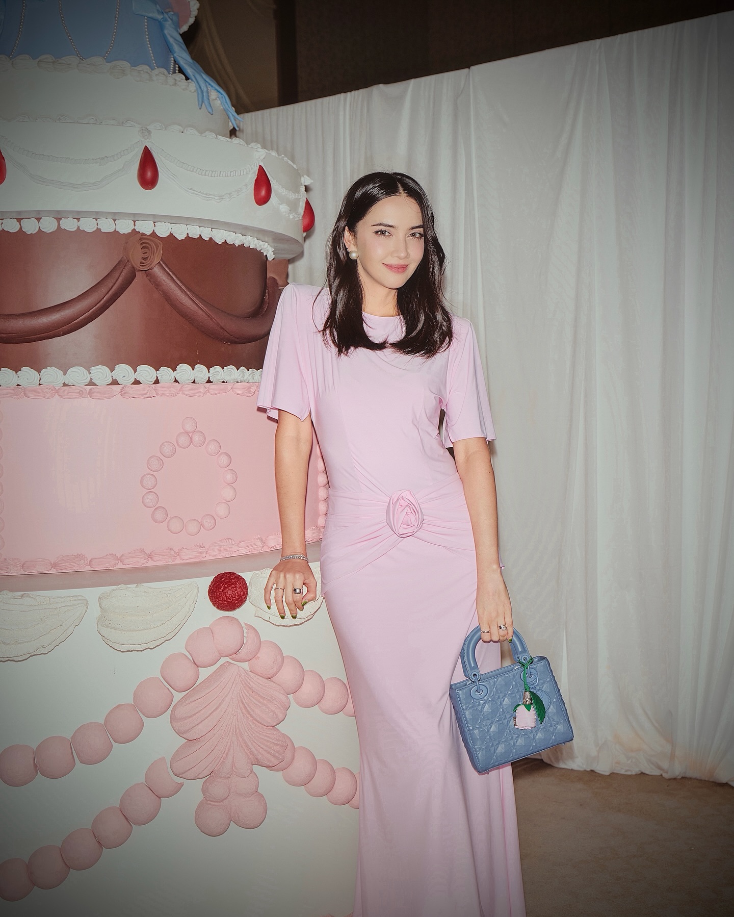 ซาร่า เล็กจ์