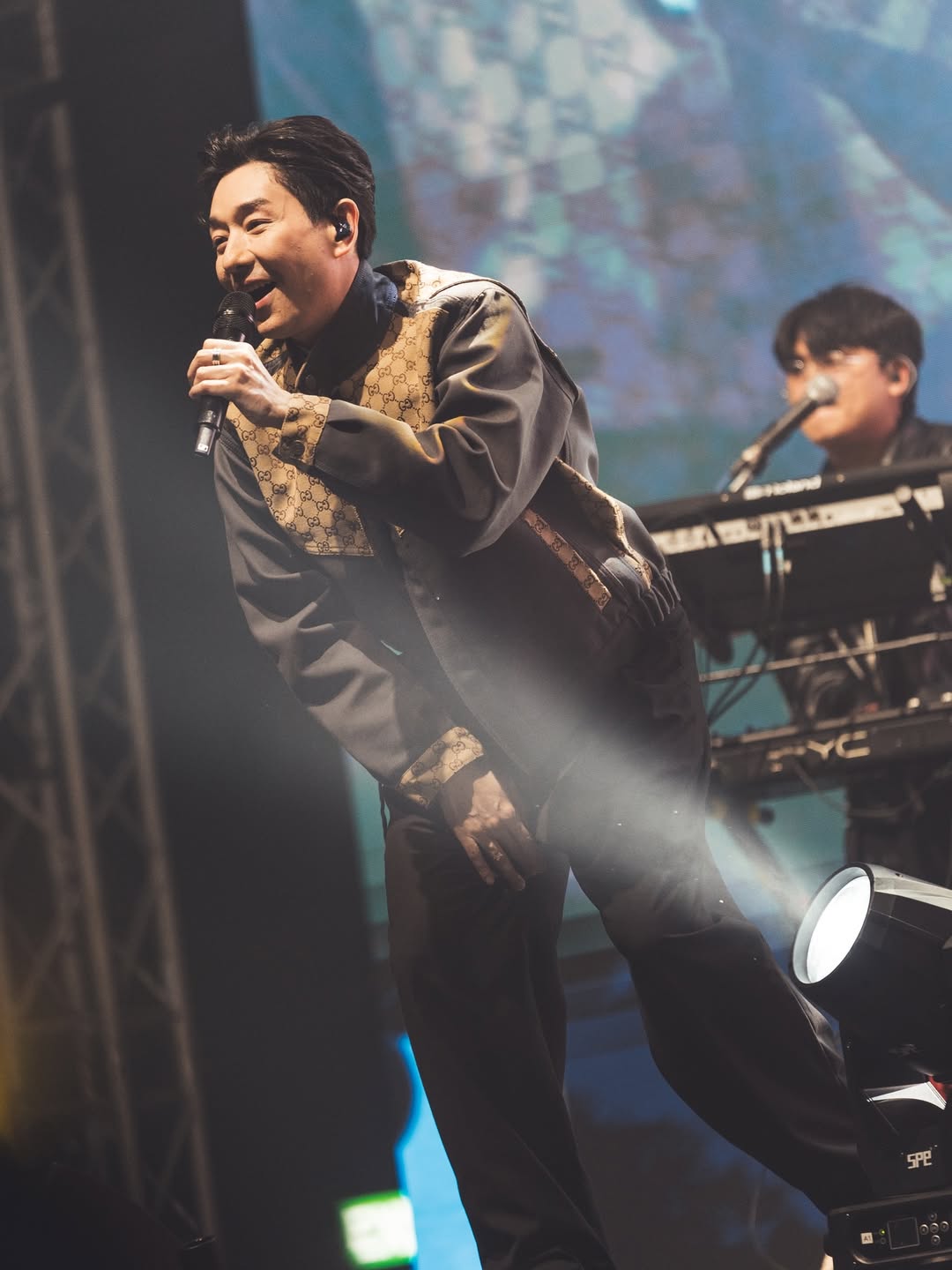 บอย - อนุวัฒน์ สงวนศักดิ์ภักดี