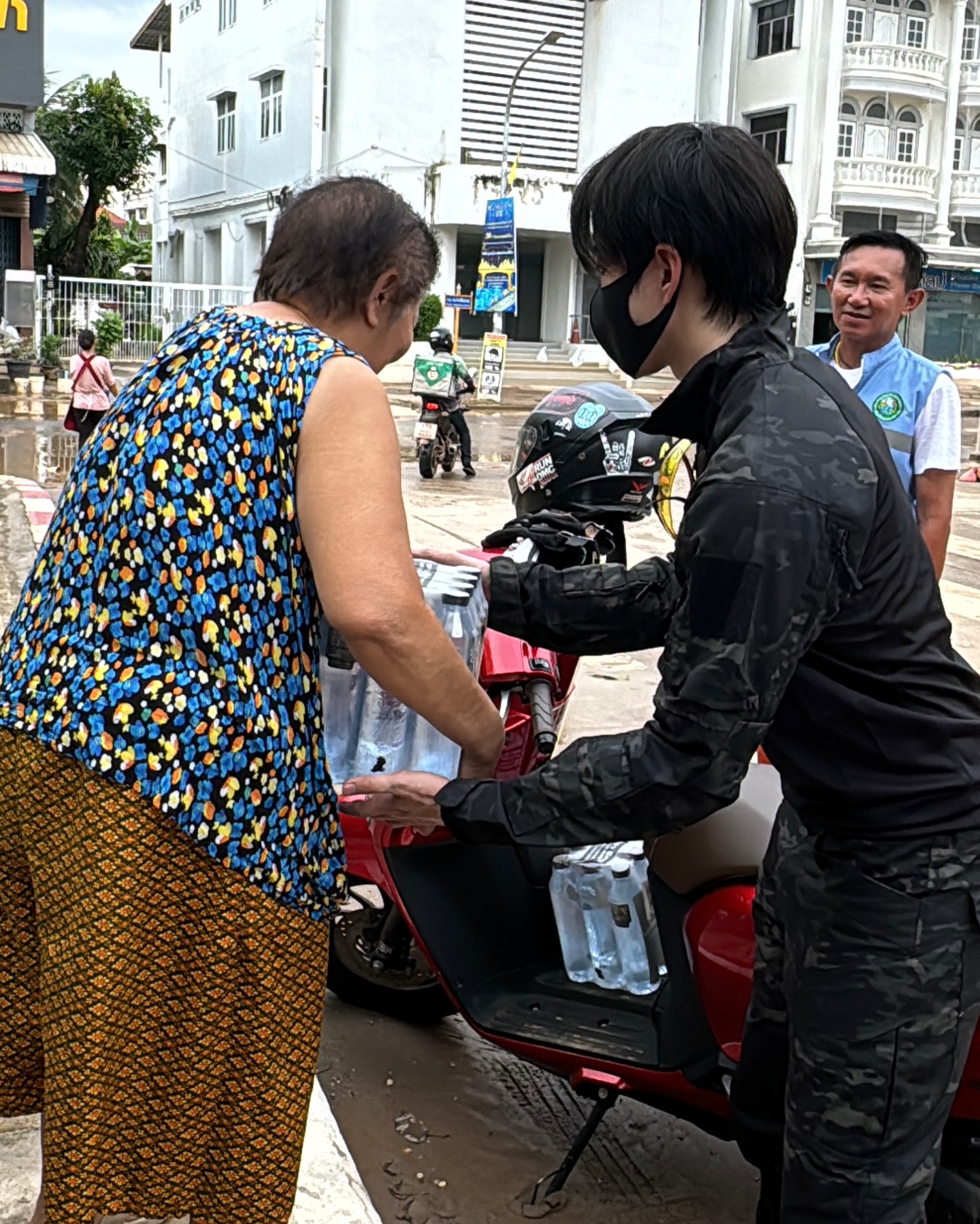 ไมค์ - พิรัชต์ นิธิไพศาลกุล