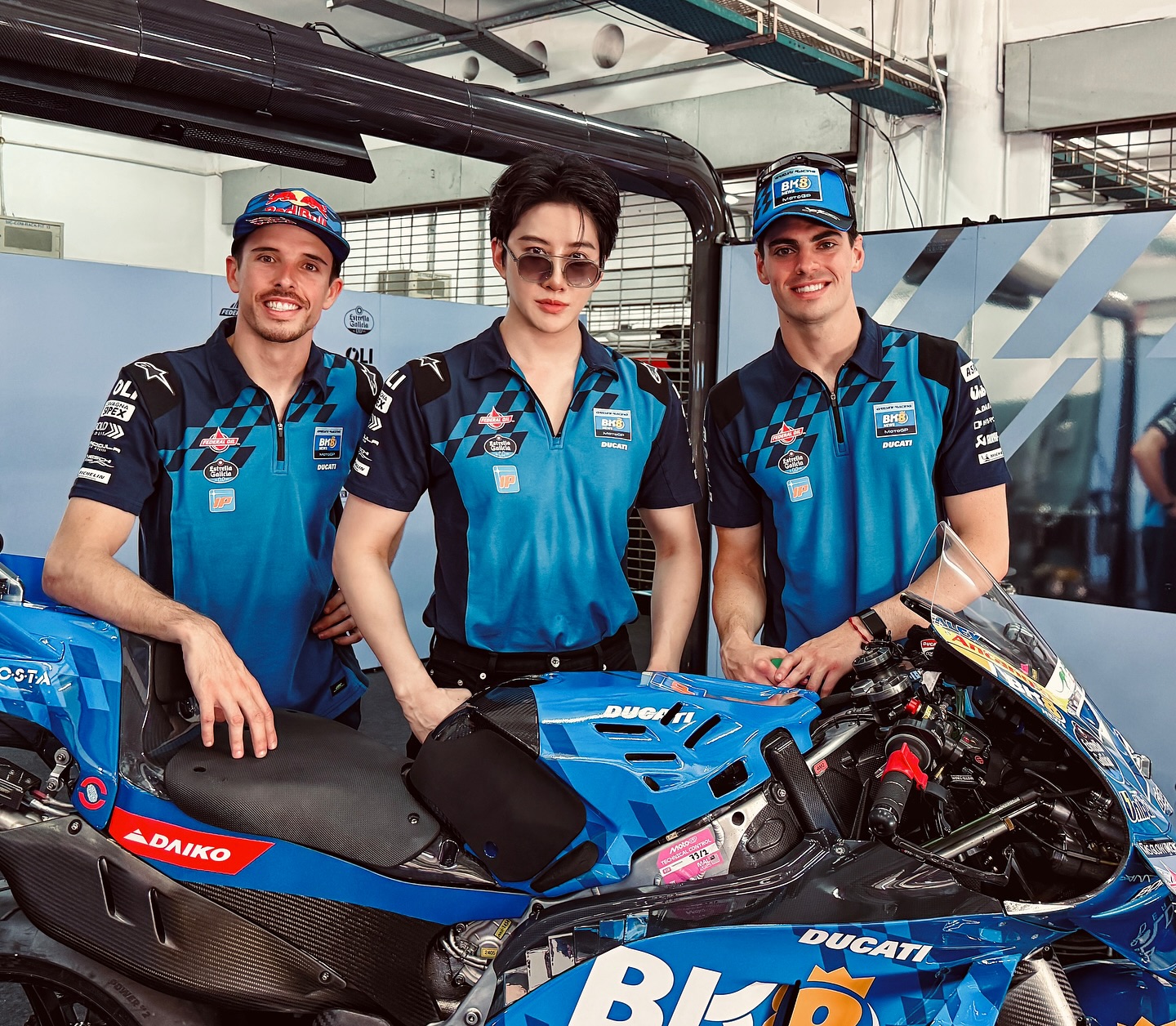 ไมค์ - พิรัชต์ นิธิไพศาลกุล