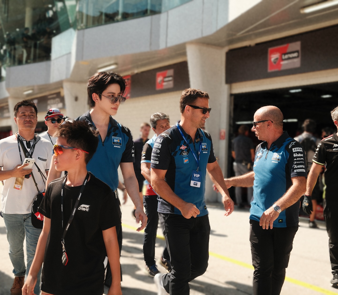 ไมค์ - พิรัชต์ นิธิไพศาลกุล