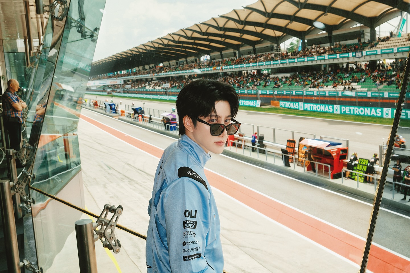 ไมค์ - พิรัชต์ นิธิไพศาลกุล