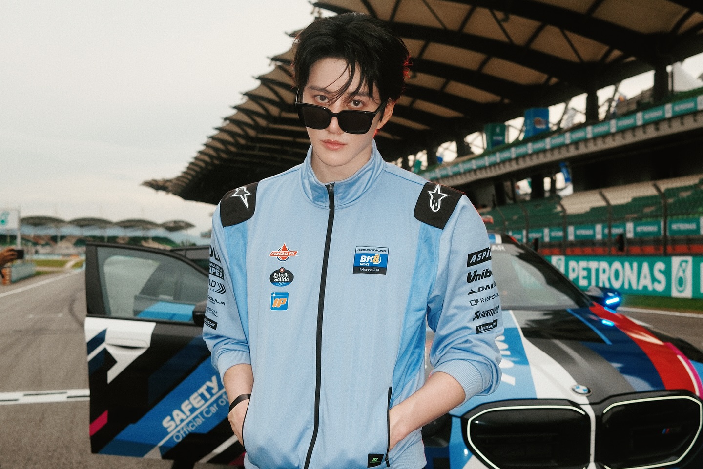 ไมค์ - พิรัชต์ นิธิไพศาลกุล