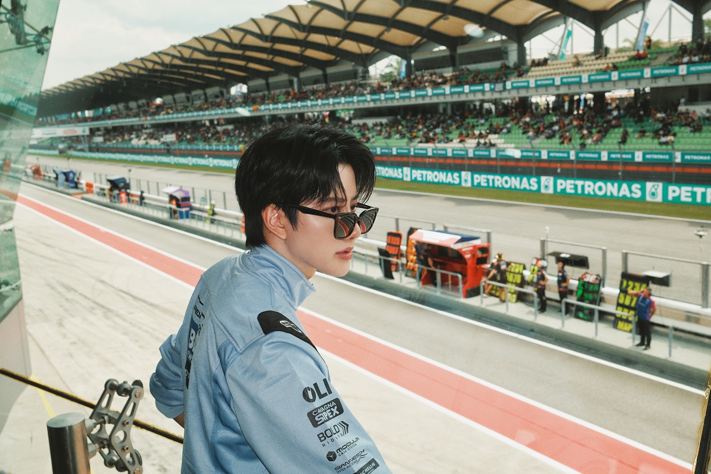 ไมค์ - พิรัชต์ นิธิไพศาลกุล