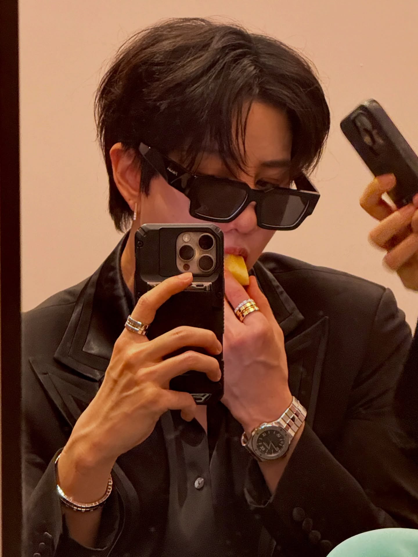 ไมค์ - พิรัชต์ นิธิไพศาลกุล