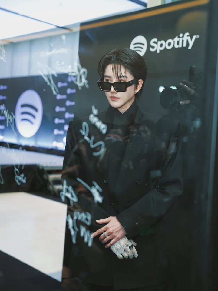 ไมค์ - พิรัชต์ นิธิไพศาลกุล