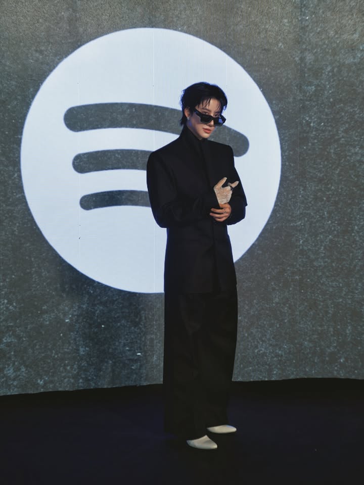 ไมค์ - พิรัชต์ นิธิไพศาลกุล