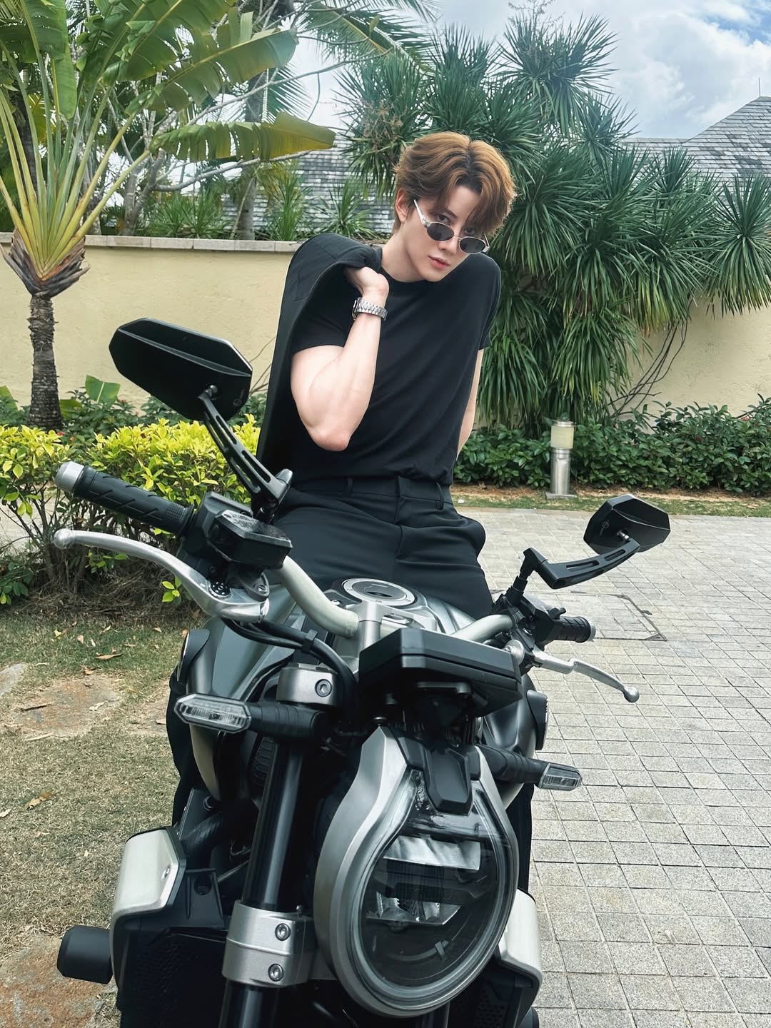 ไมค์ - พิรัชต์ นิธิไพศาลกุล