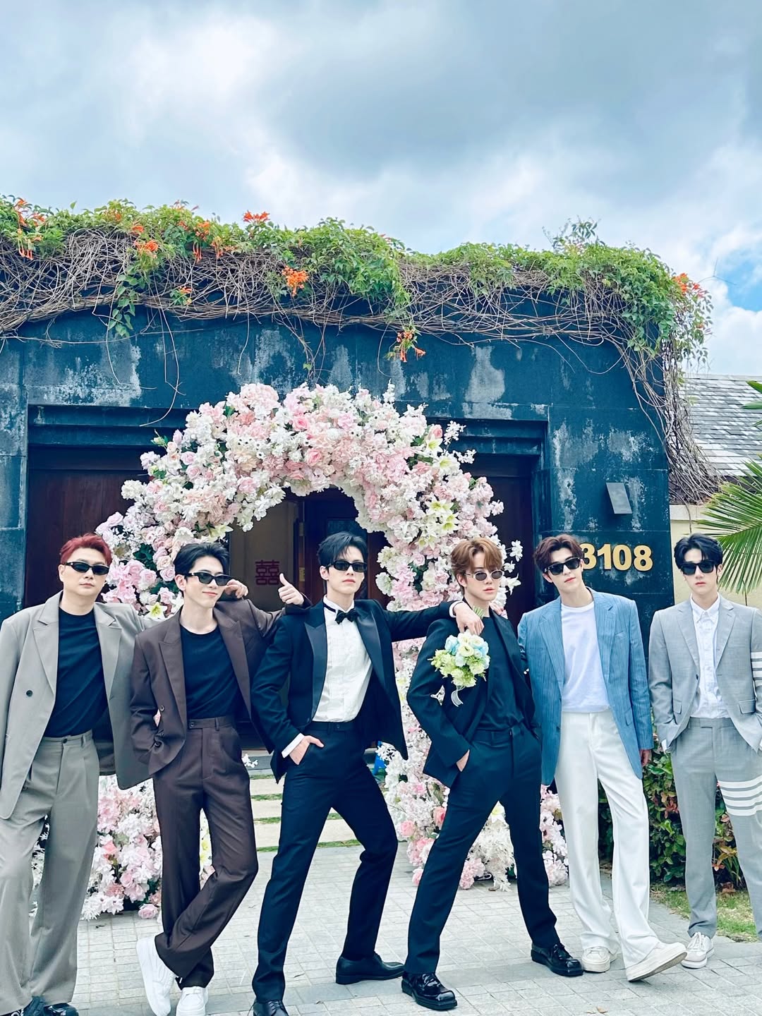 ไมค์ - พิรัชต์ นิธิไพศาลกุล