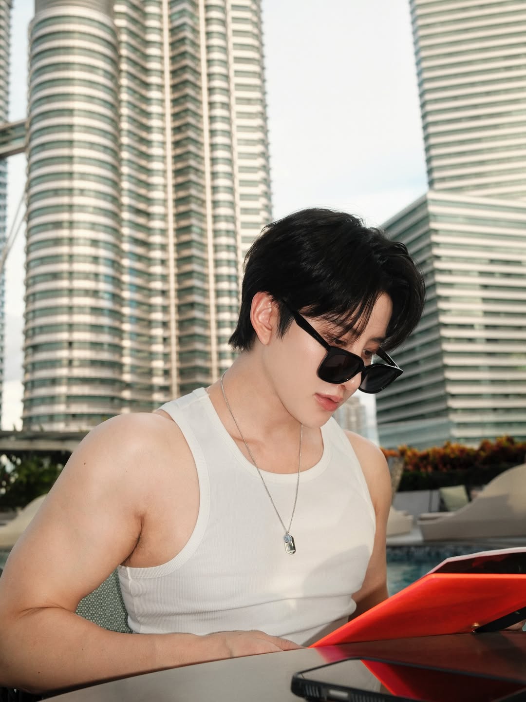 ไมค์ - พิรัชต์ นิธิไพศาลกุล