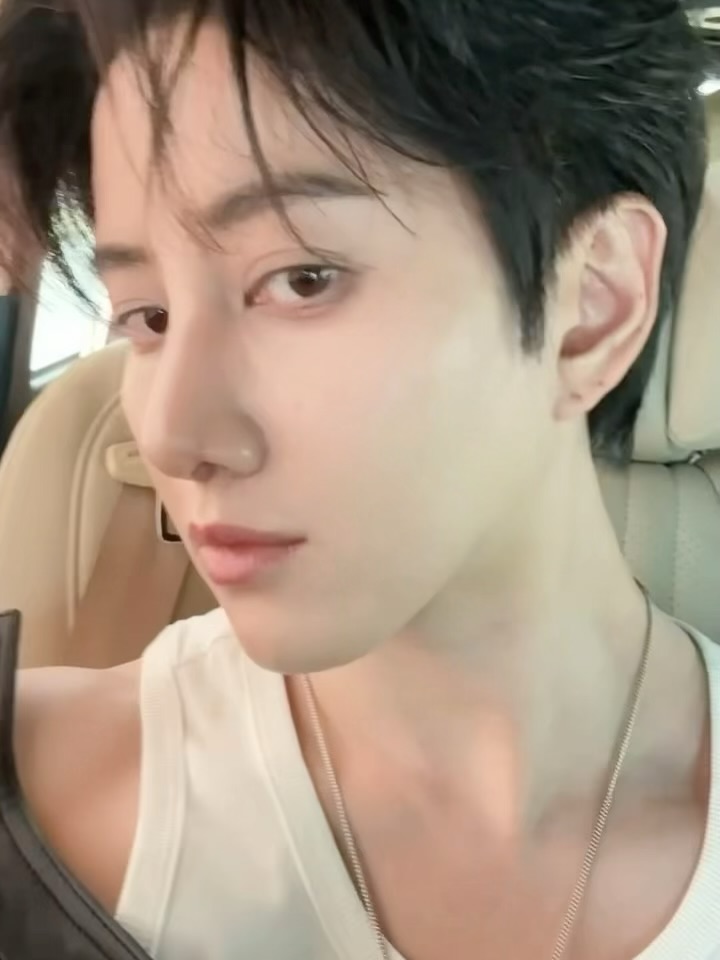 ไมค์ - พิรัชต์ นิธิไพศาลกุล