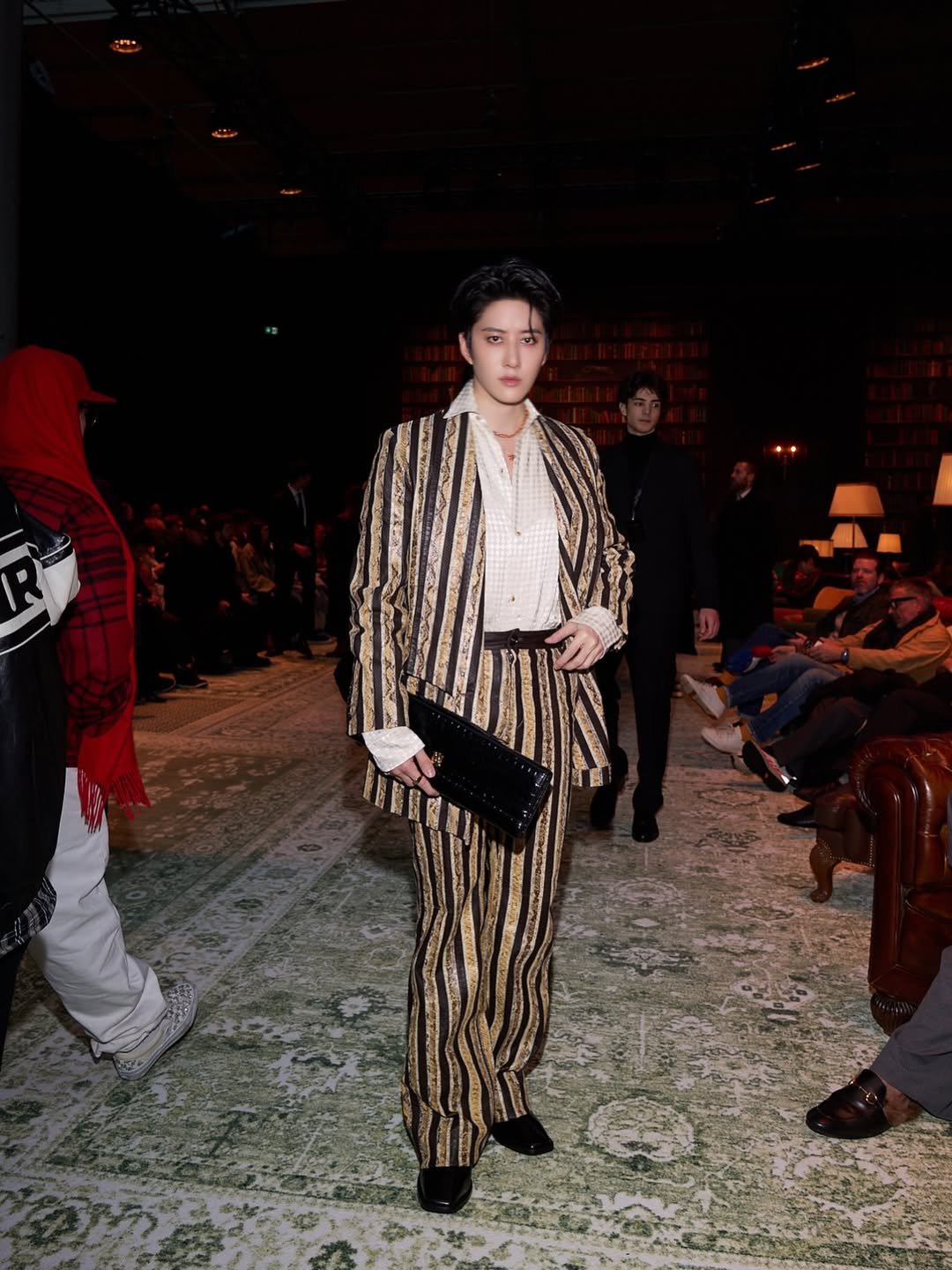 ไมค์ - พิรัชต์ นิธิไพศาลกุล