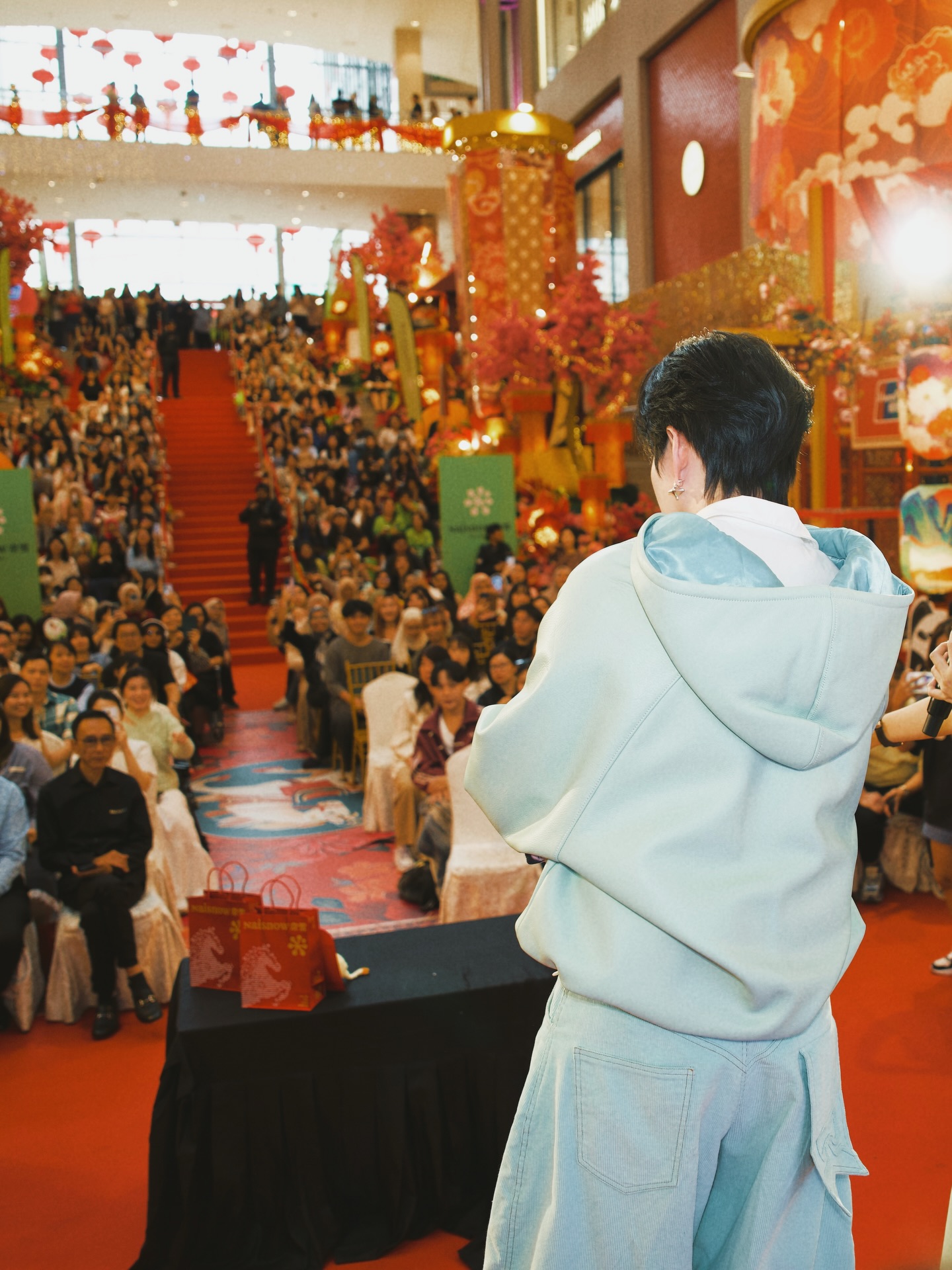 ไมค์ - พิรัชต์ นิธิไพศาลกุล